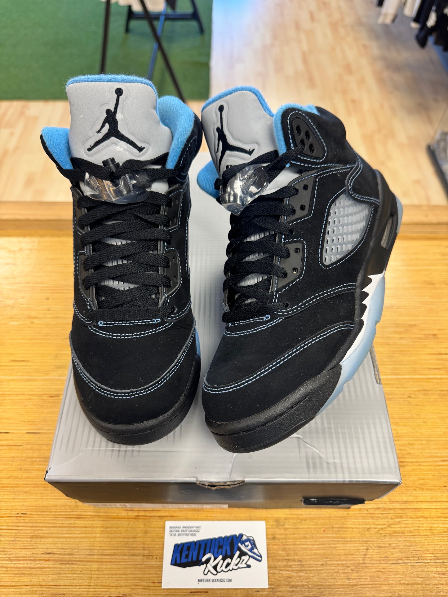 Jordan 5 Retro “Black University Blue” 2026 (Sz 6Y)