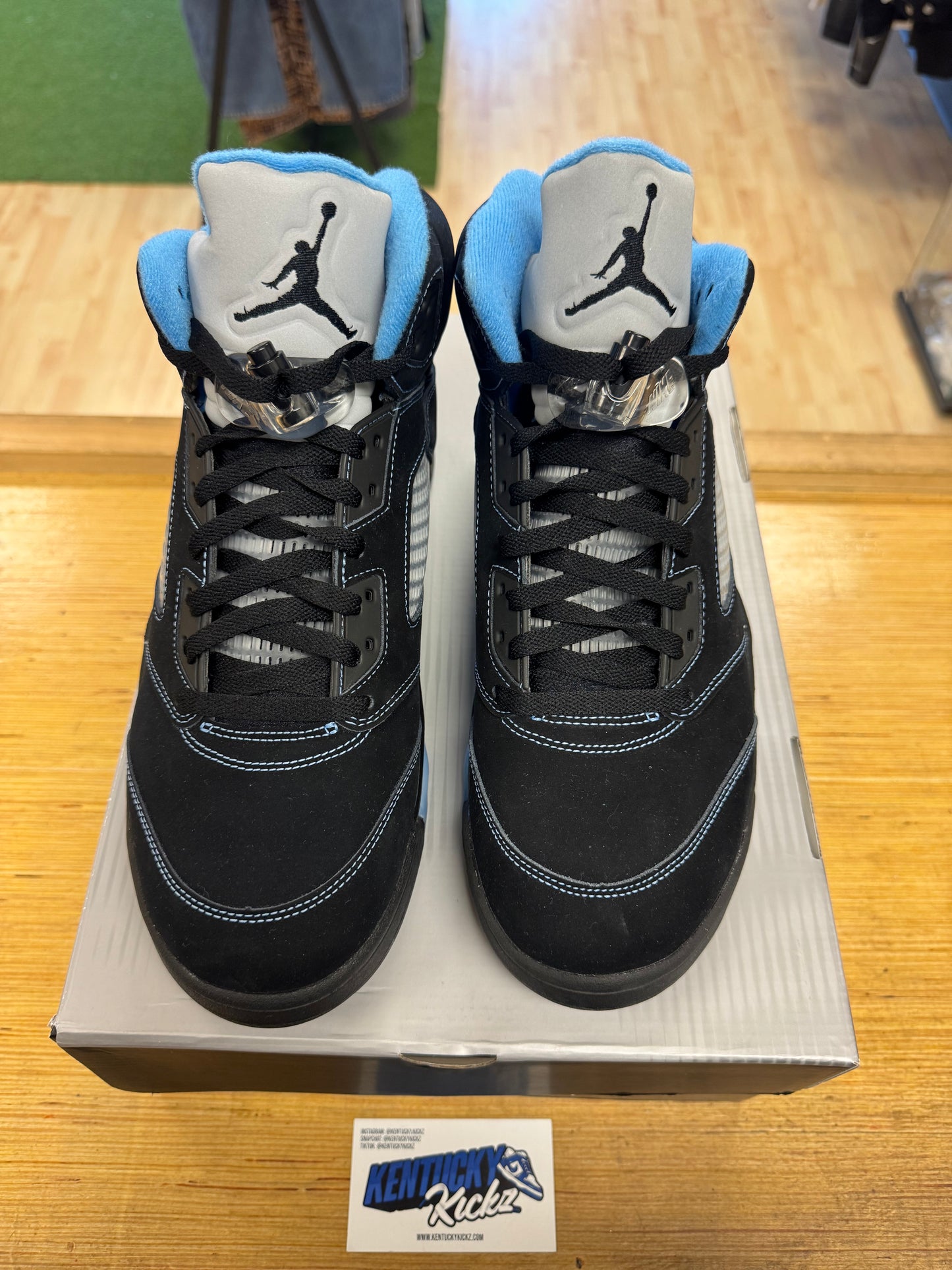 Jordan 5 Retro “Black University Blue” 2026 (Sz 10.5)