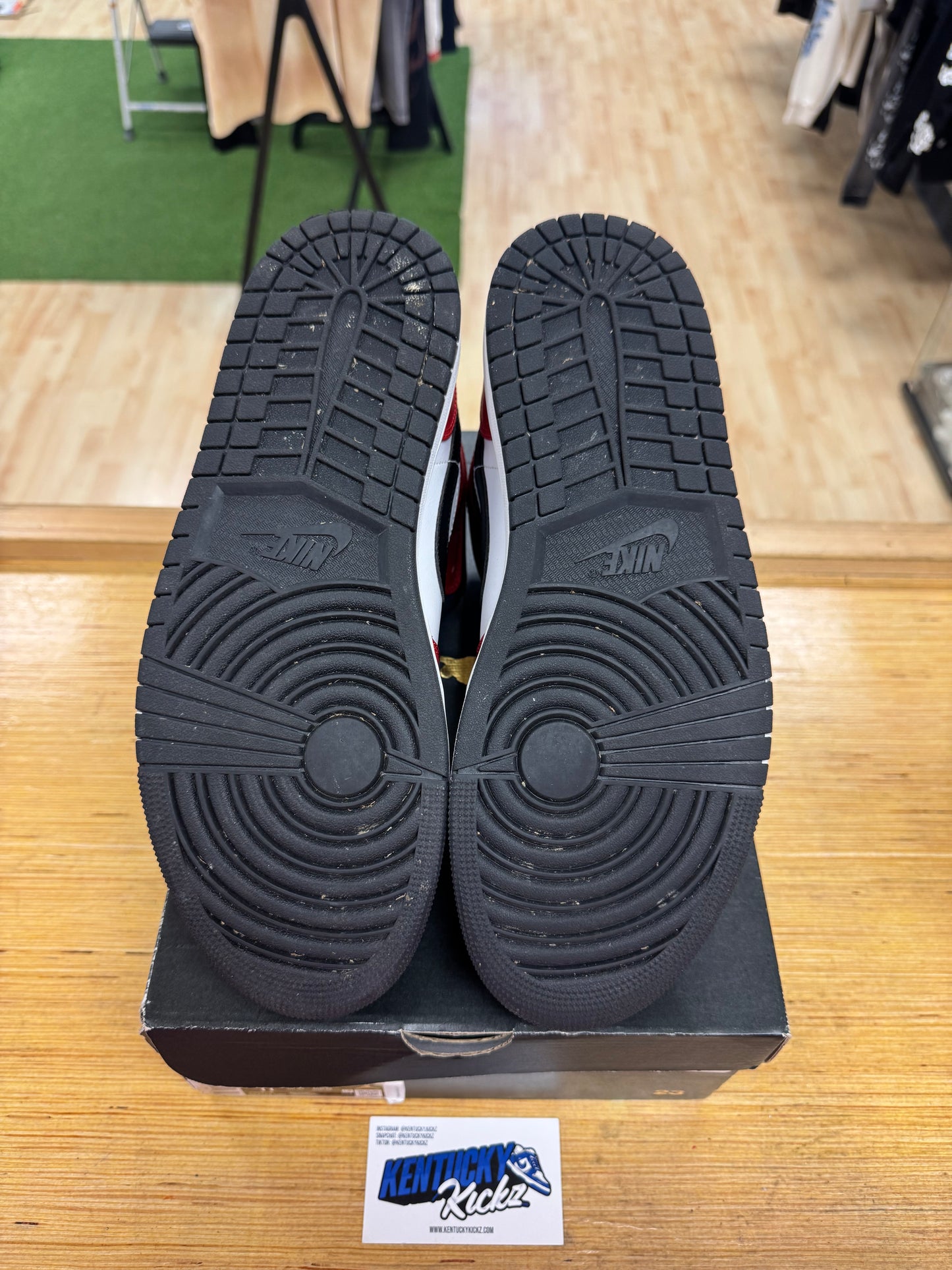 Jordan 1 Mid “Chicago Toe” (Sz 11)