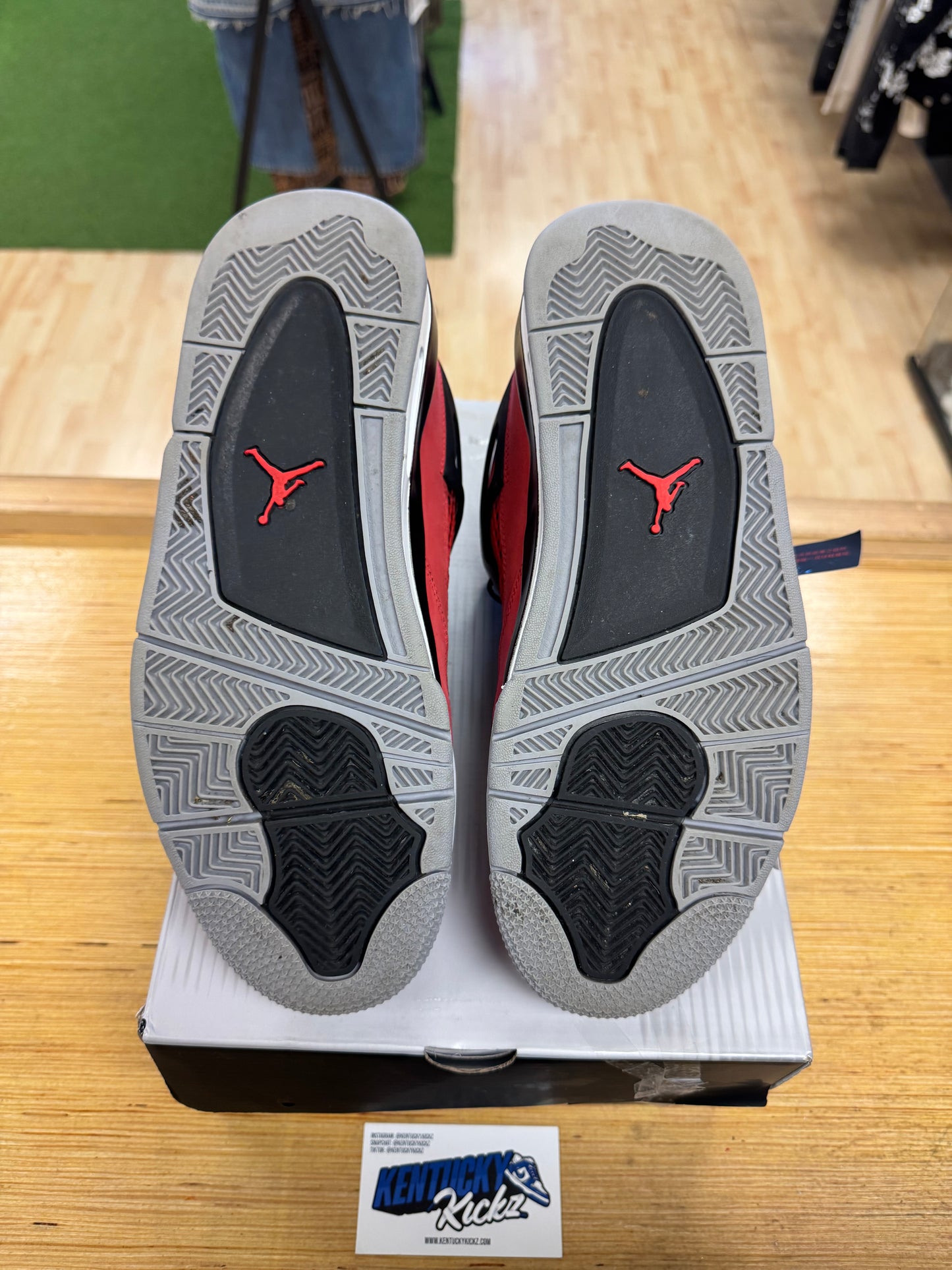 Jordan 4 Retro “Toro Bravo” 2025 (Sz 9)