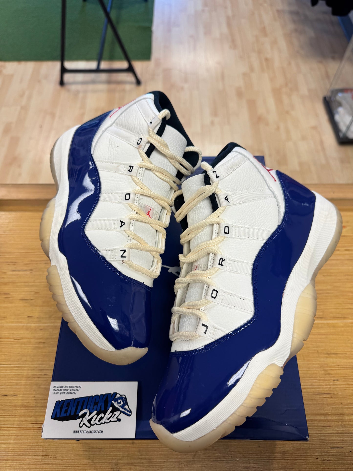 Jordan 11 Retro “Rare Air” (Sz 10)