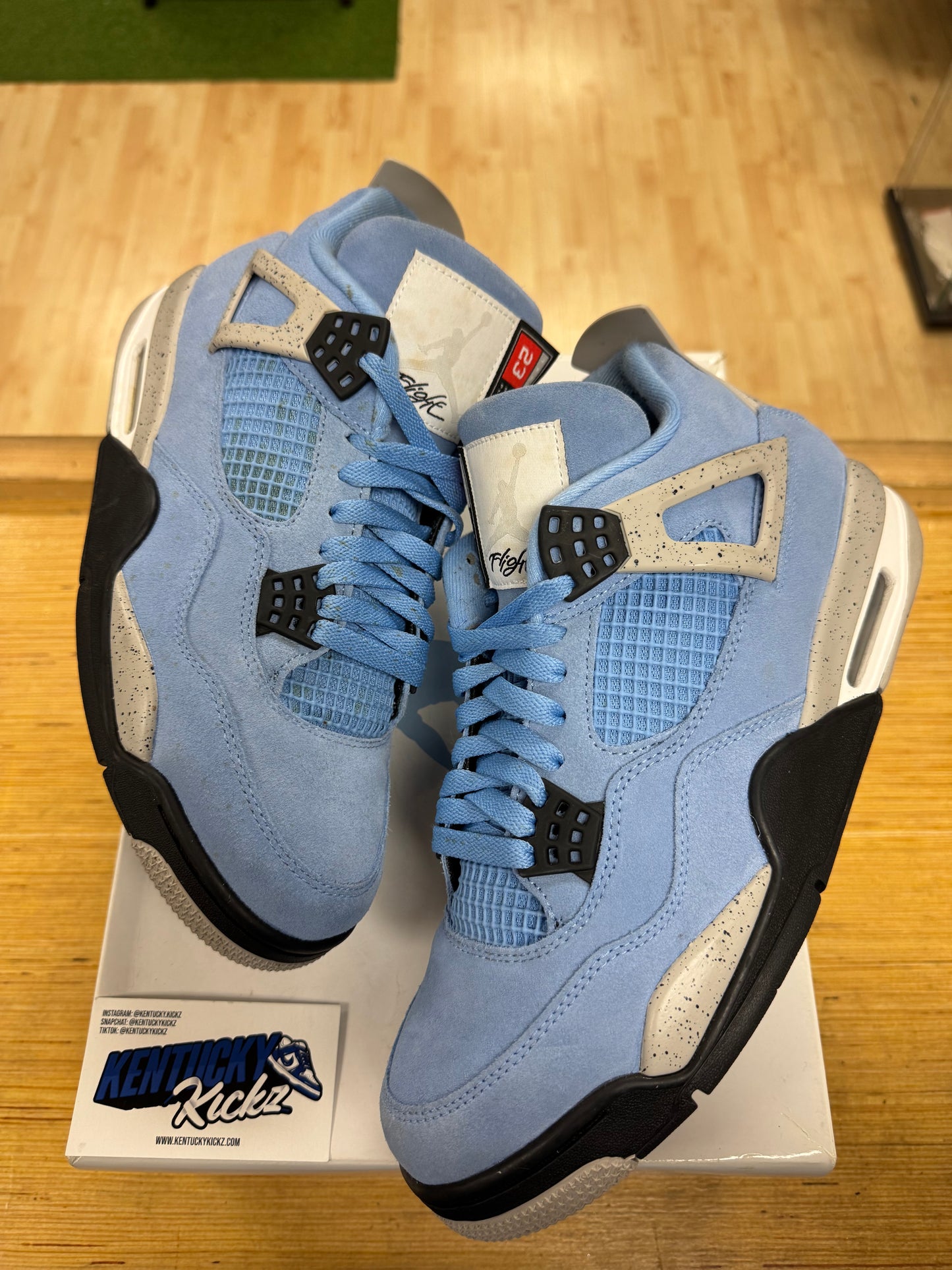 Jordan 4 Retro “University Blue” (Sz 10)