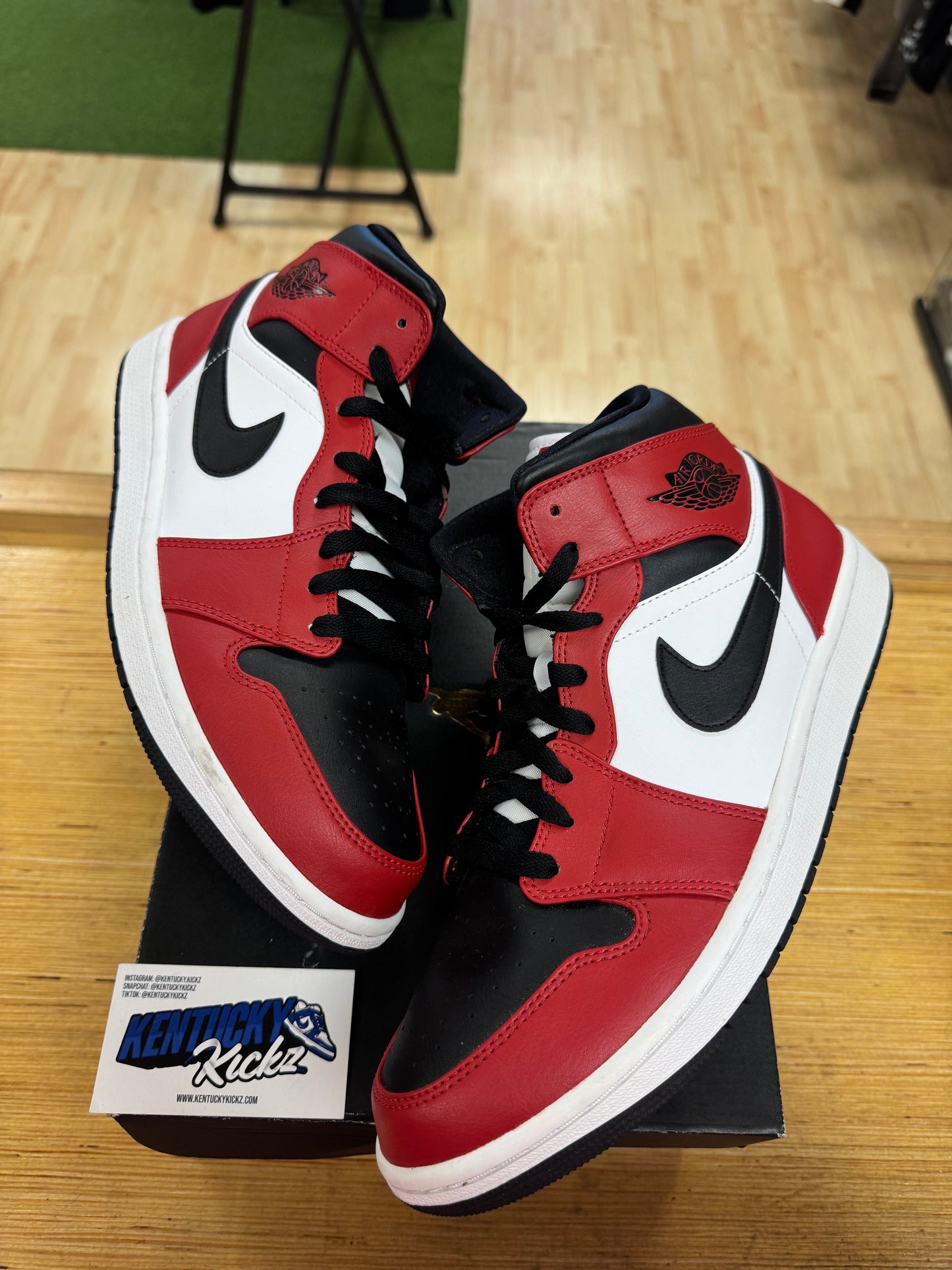 Jordan 1 Mid “Chicago Toe” (Sz 11)