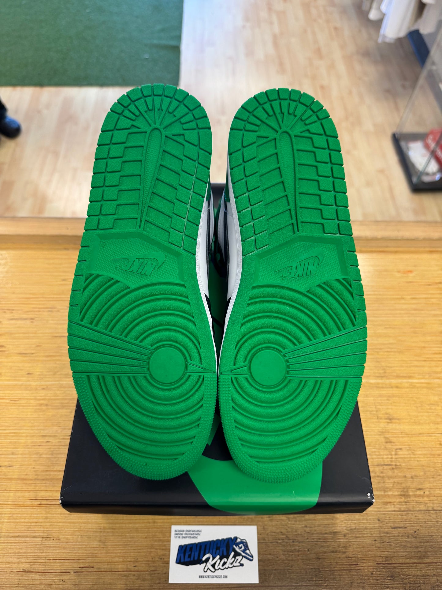 Jordan 1 Retro “Lucky Green” (Sz 11)