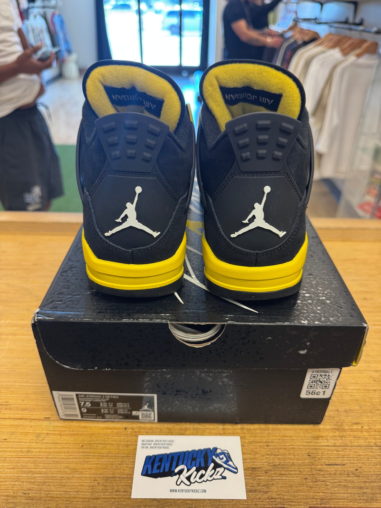 Jordan 4 Retro “Thunder” (Sz 7.5)