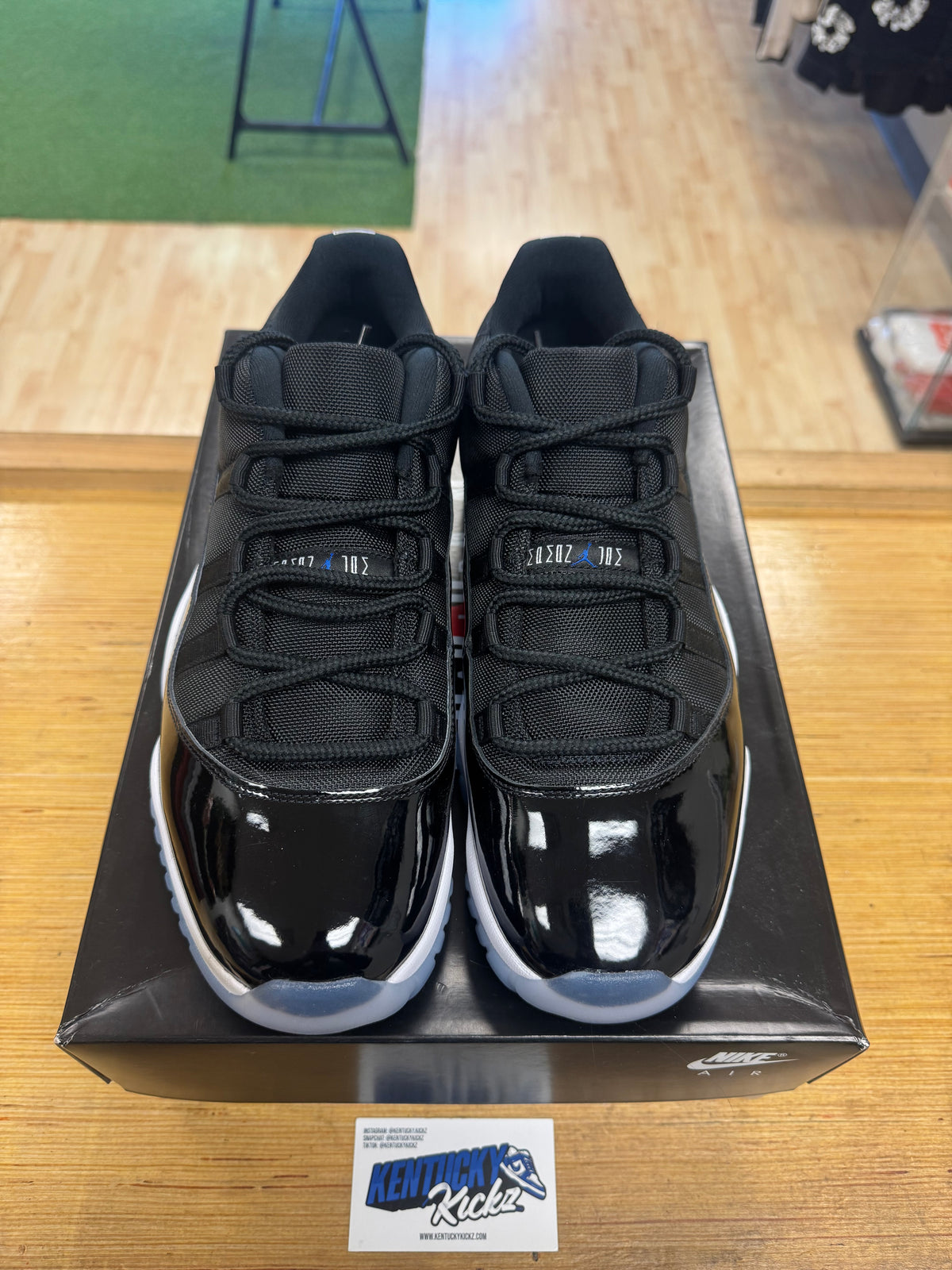 Jordan 11 Low “Space Jam” (Sz 12)