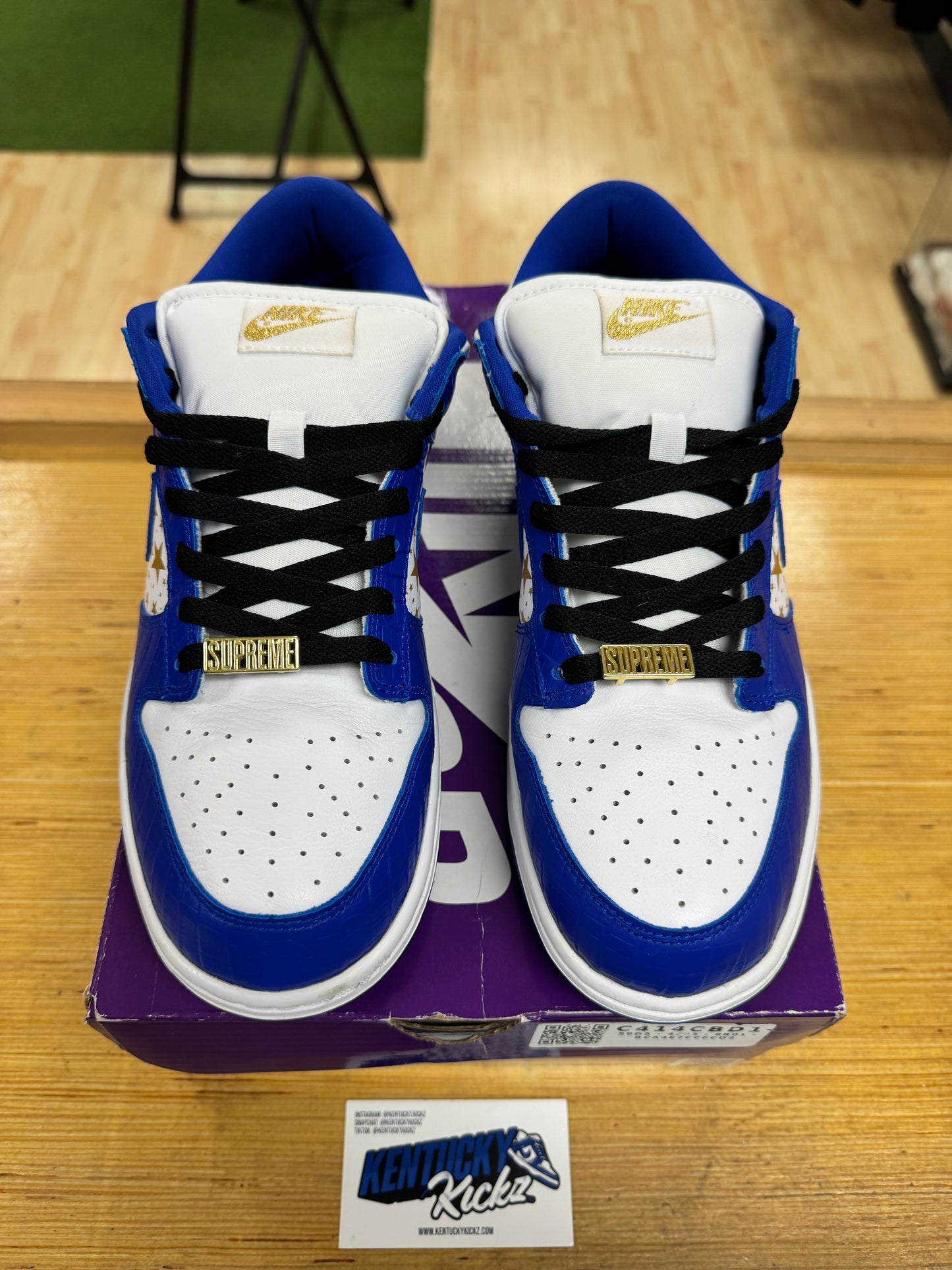 SB Dunk Low “Supreme Stars Hyper Royal” (Sz 9.5)