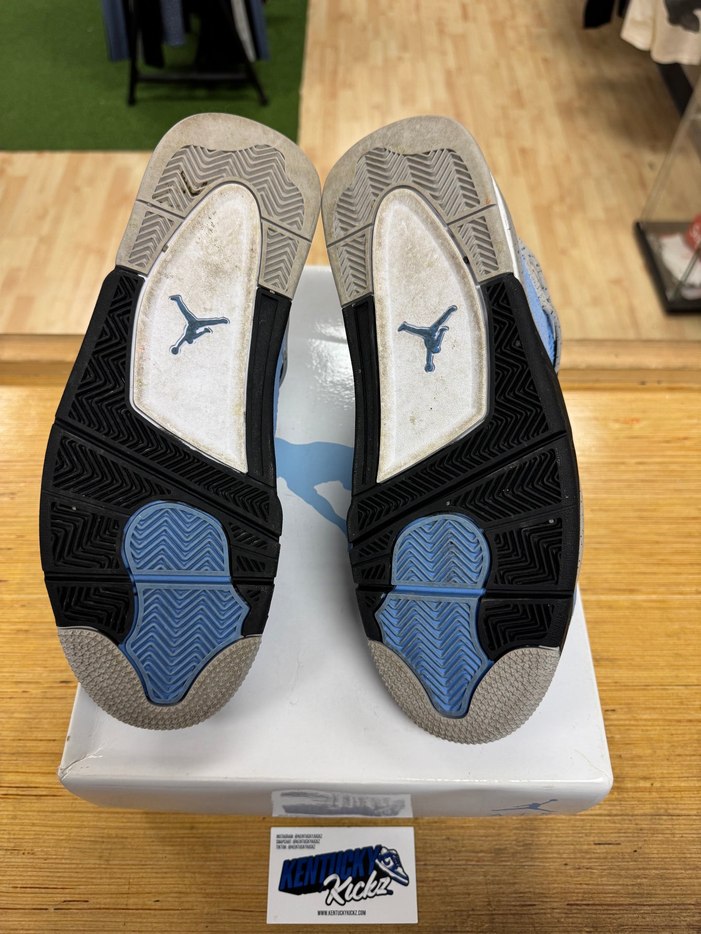 Jordan 4 Retro “University Blue” (Sz 10)