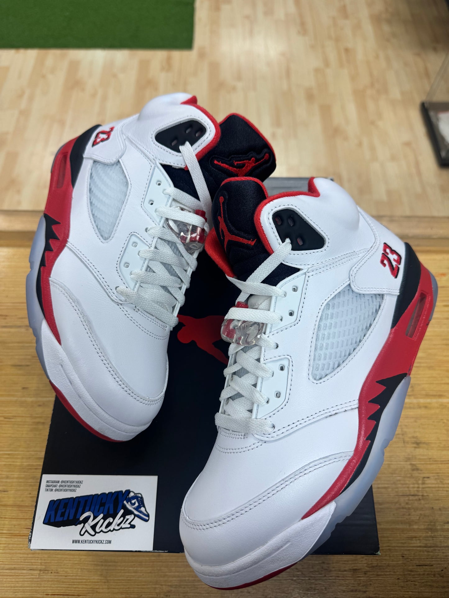 Jordan 5 Retro “Fire Red Black Tongue” 2025 (Sz 8.5)