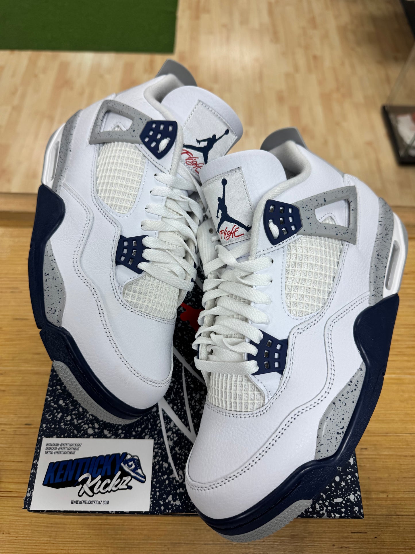 Jordan 4 Retro “Midnight Navy” (Sz 10)