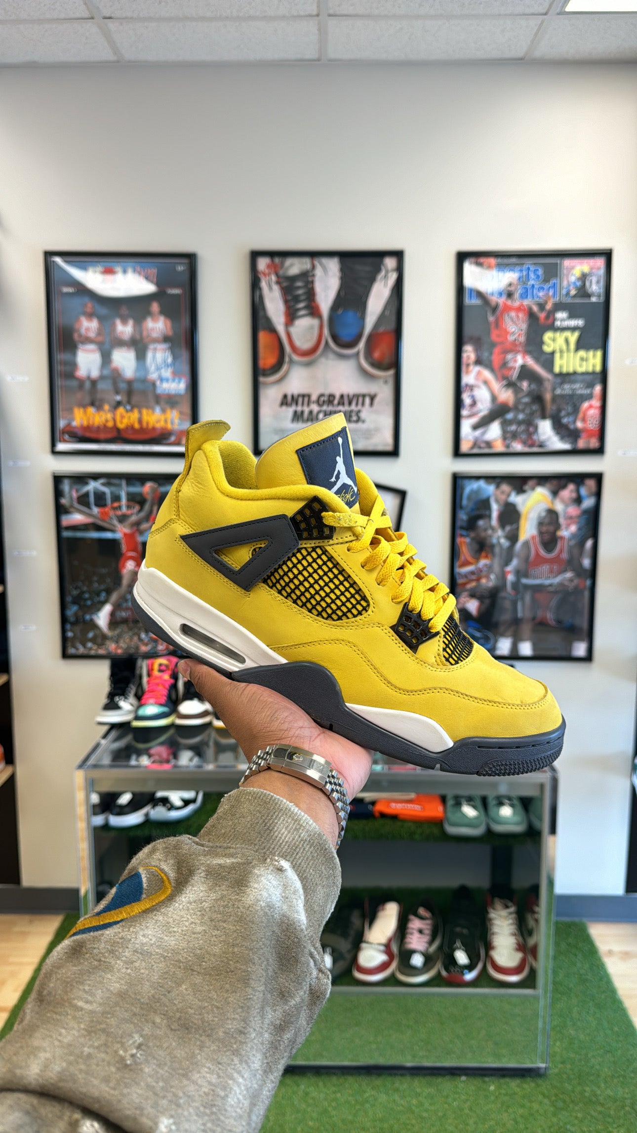 Jordan 4 Retro “Lightning” (Sz 12)