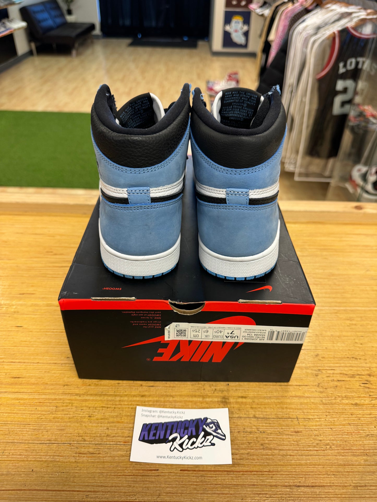 Jordan 1 Retro “University Blue” (Sz 7.5) (USED 1x)