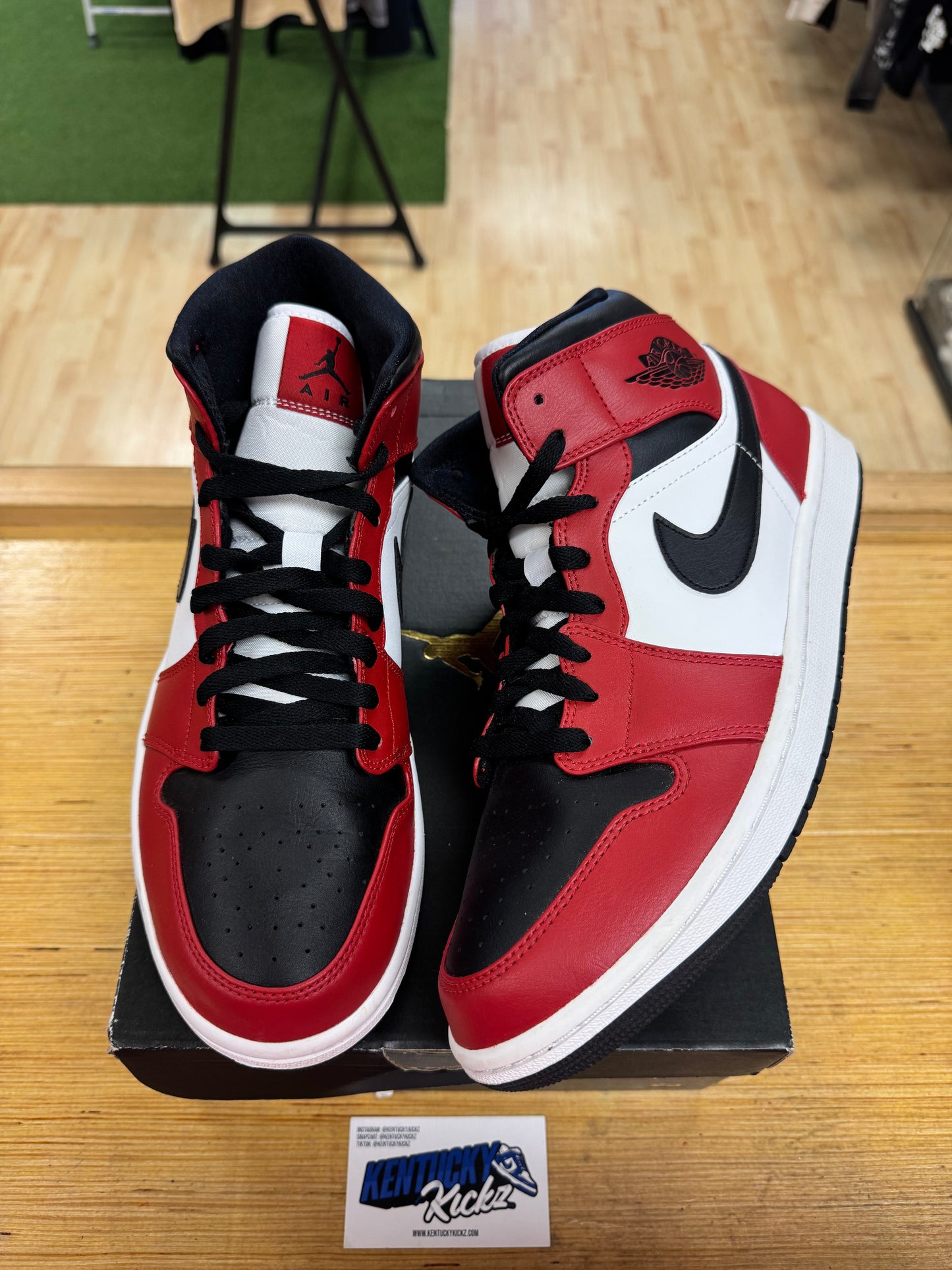 Jordan 1 Mid “Chicago Toe” (Sz 11)