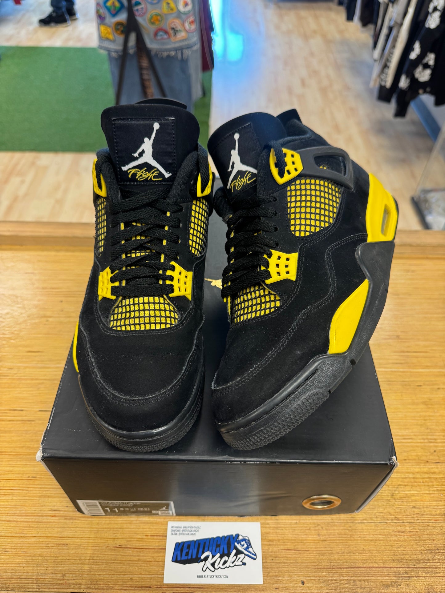 Jordan 4 Retro “Thunder” (Sz 11)