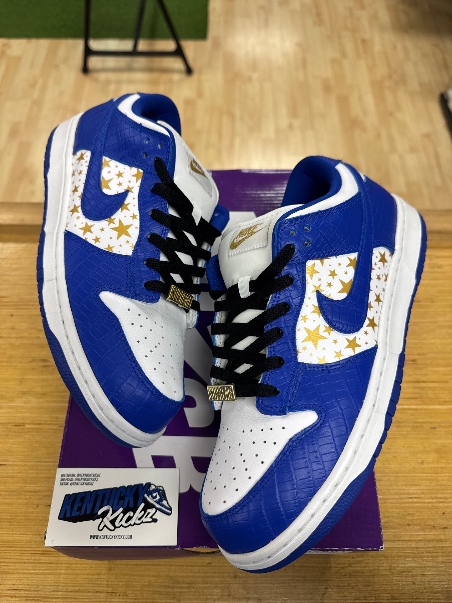 SB Dunk Low “Supreme Stars Hyper Royal” (Sz 9.5)