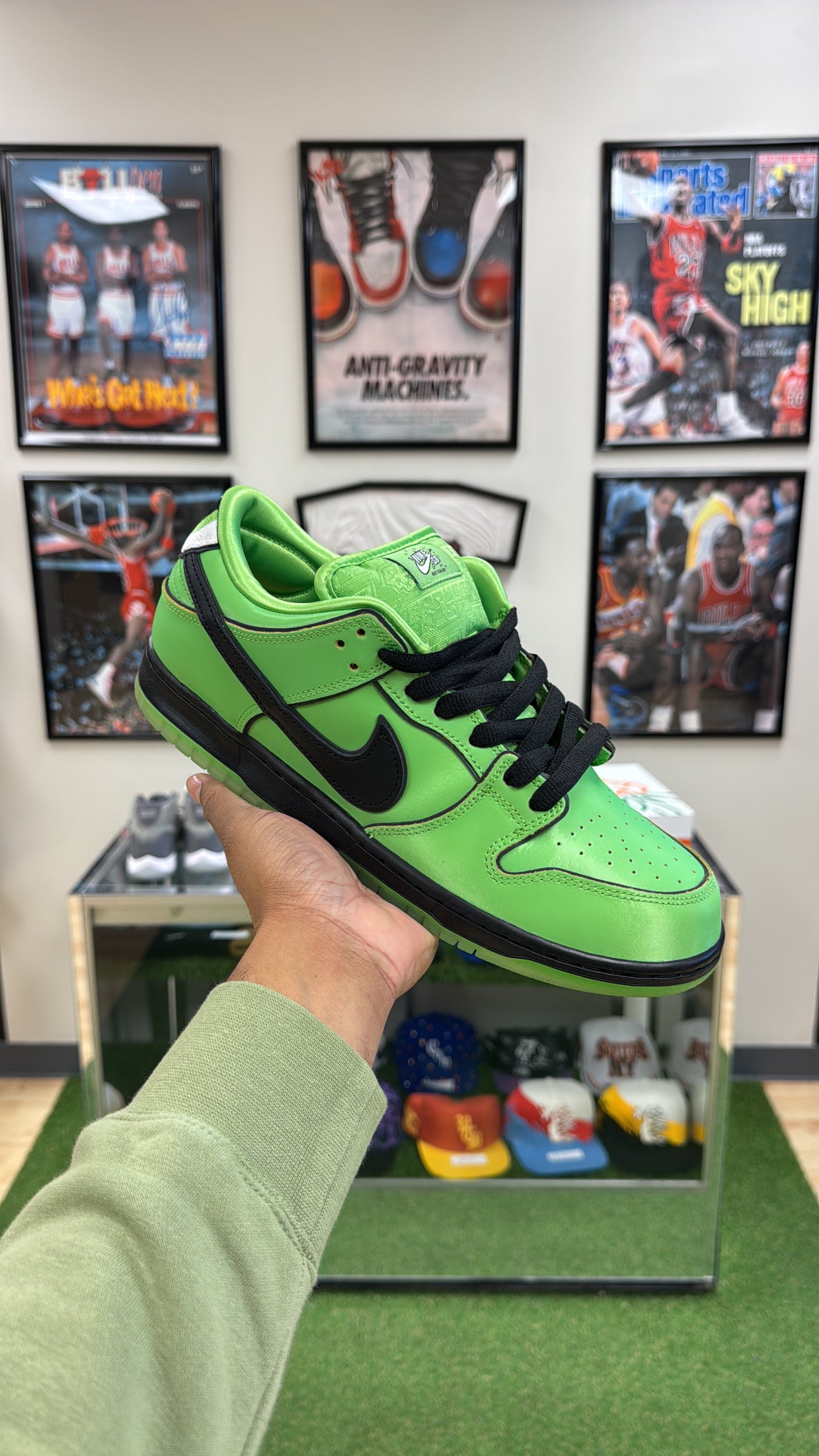 SB Dunk Low “The Powerpuff Girls Buttercup” (Sz 10.5)