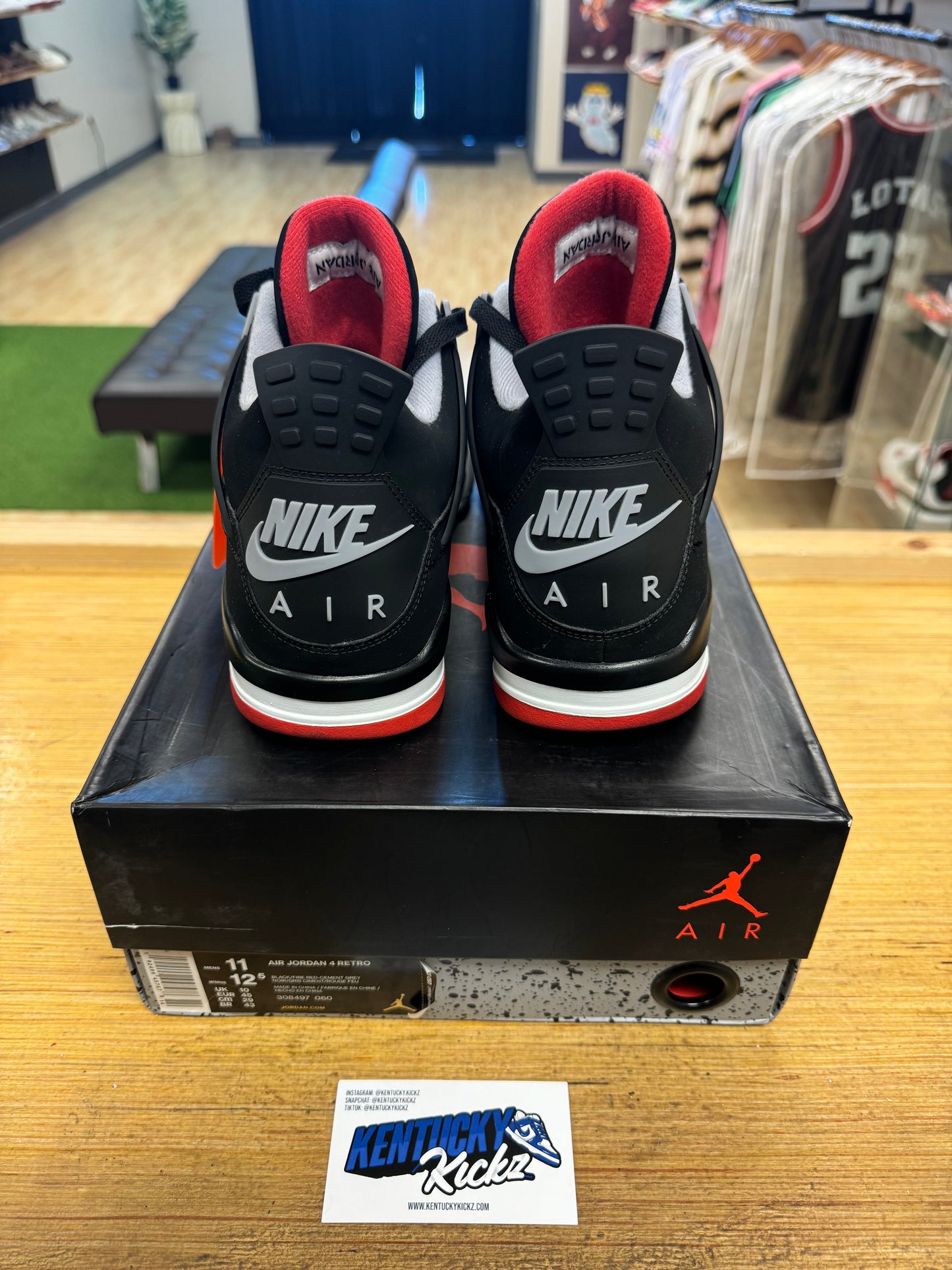 Jordan 4 Retro “Bred” 2019 (Sz 11)