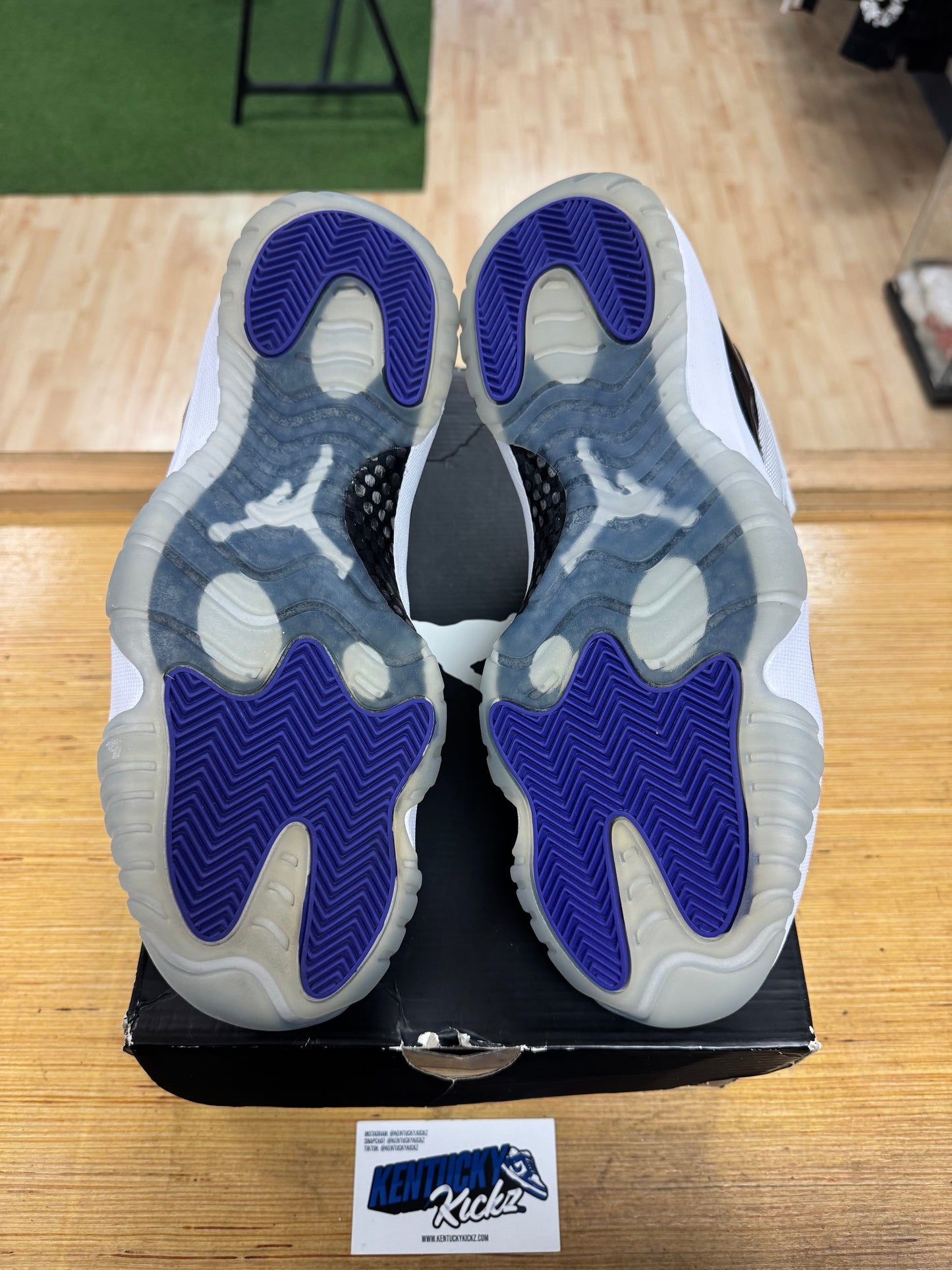 Jordan 11 Low Retro “Concord ” (Sz 10.5)