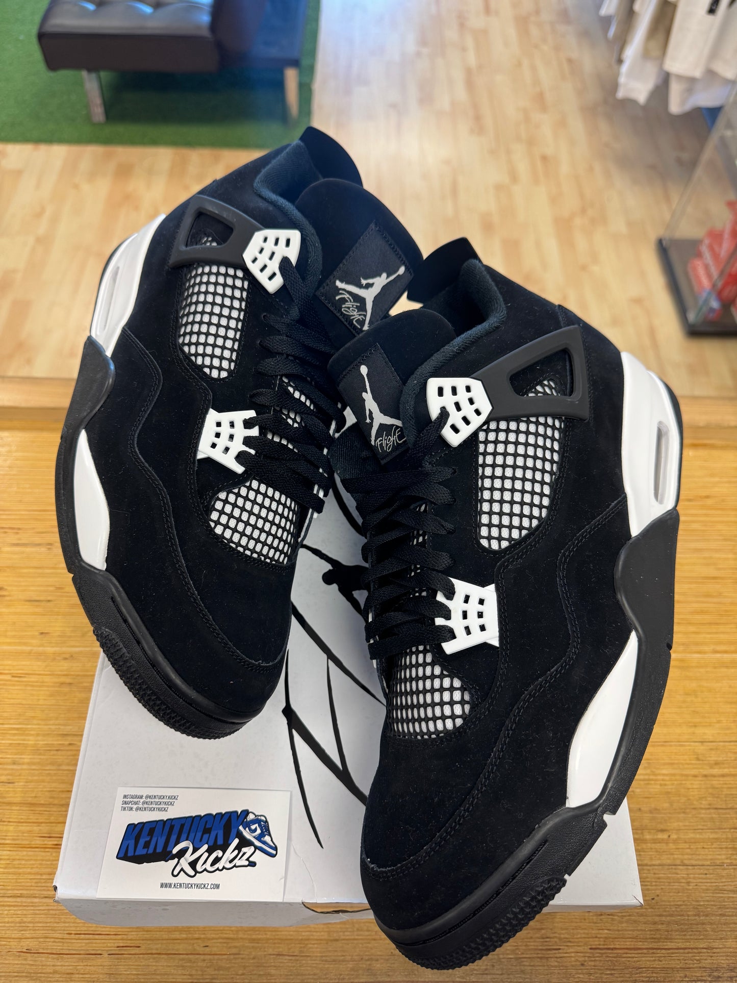 Jordan 4 Retro “White Thunder” (Sz 15)