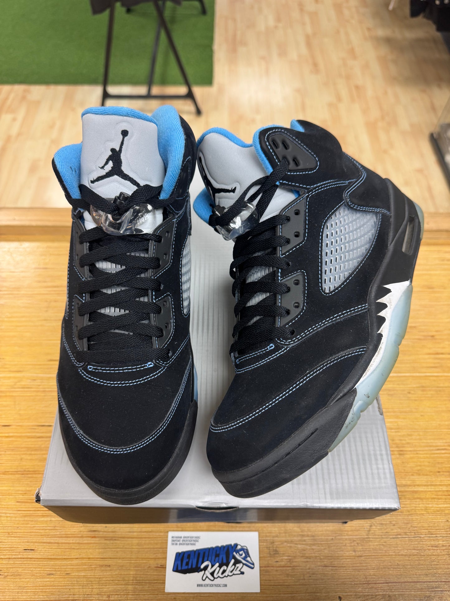 Jordan 5 Retro “Black University Blue” 2026 (Sz 10.5)