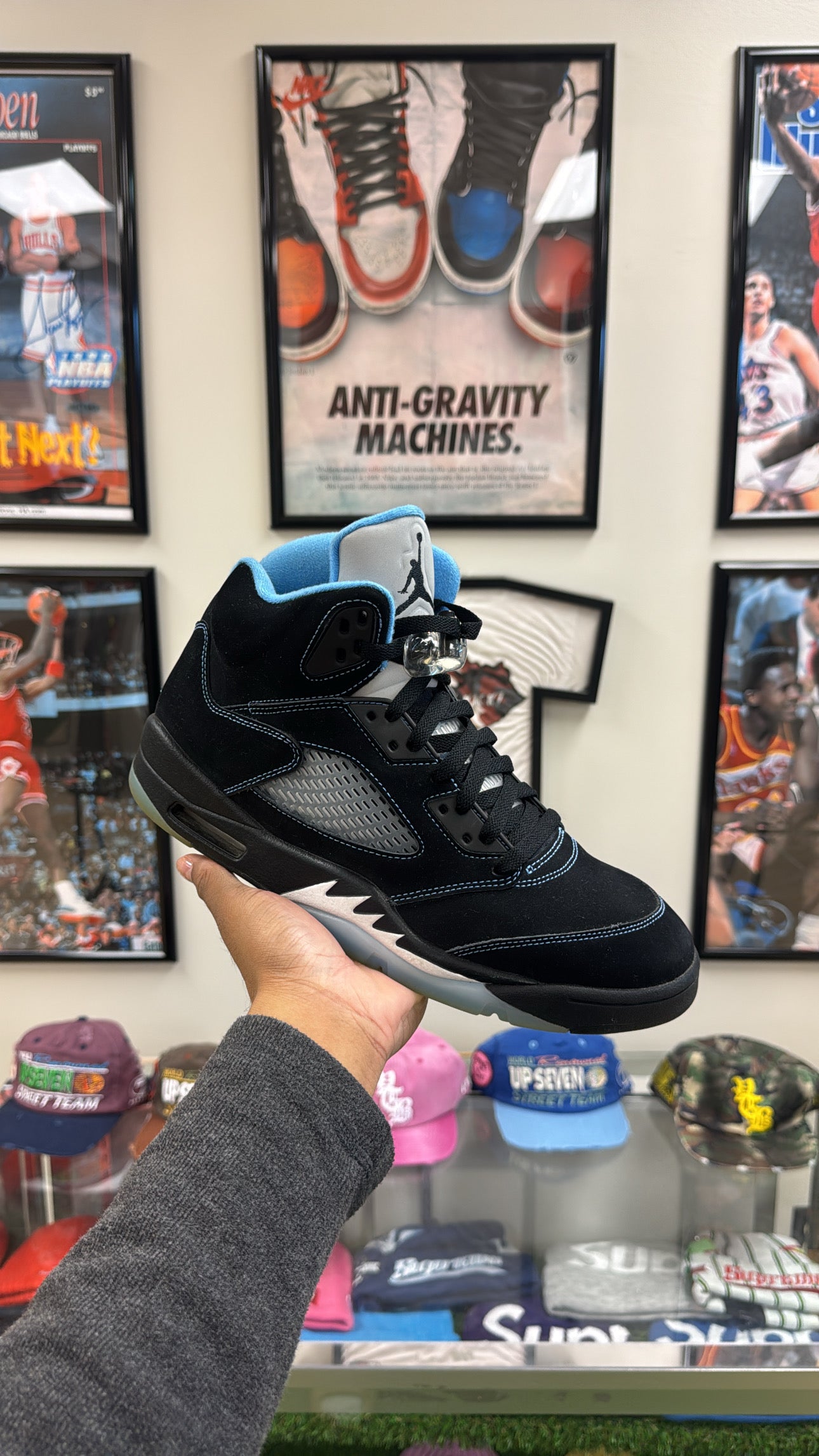 Jordan 5 Retro “Black University Blue” 2026 (Sz 10.5)