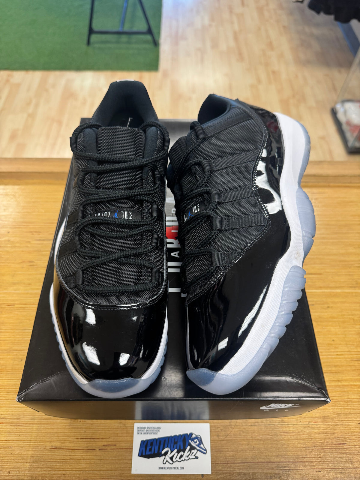 Jordan 11 Low “Space Jam” (Sz 12)