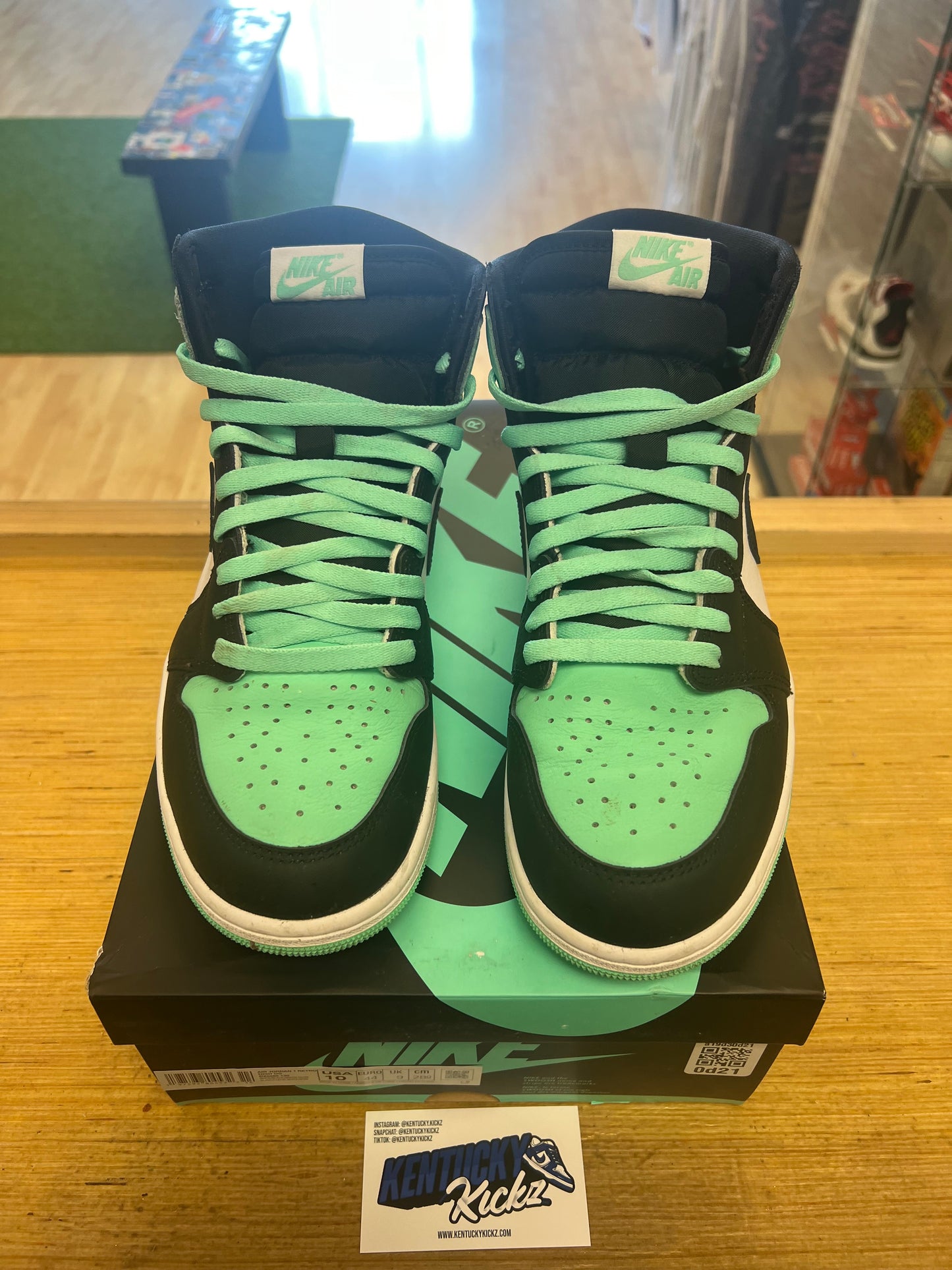 Jordan 1 Retro “Green Glow” (Sz 10) (USED)