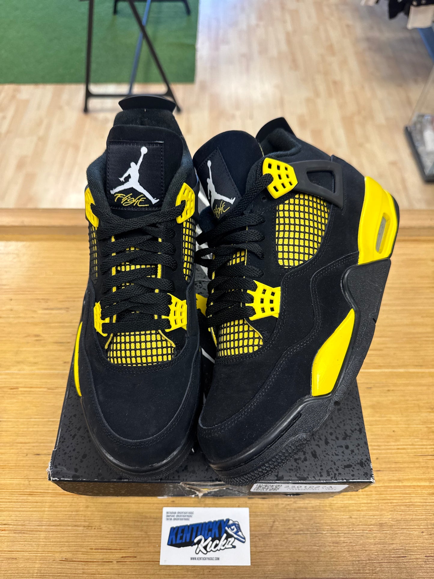 Jordan 4 Retro “Thunder” (Sz 10.5)