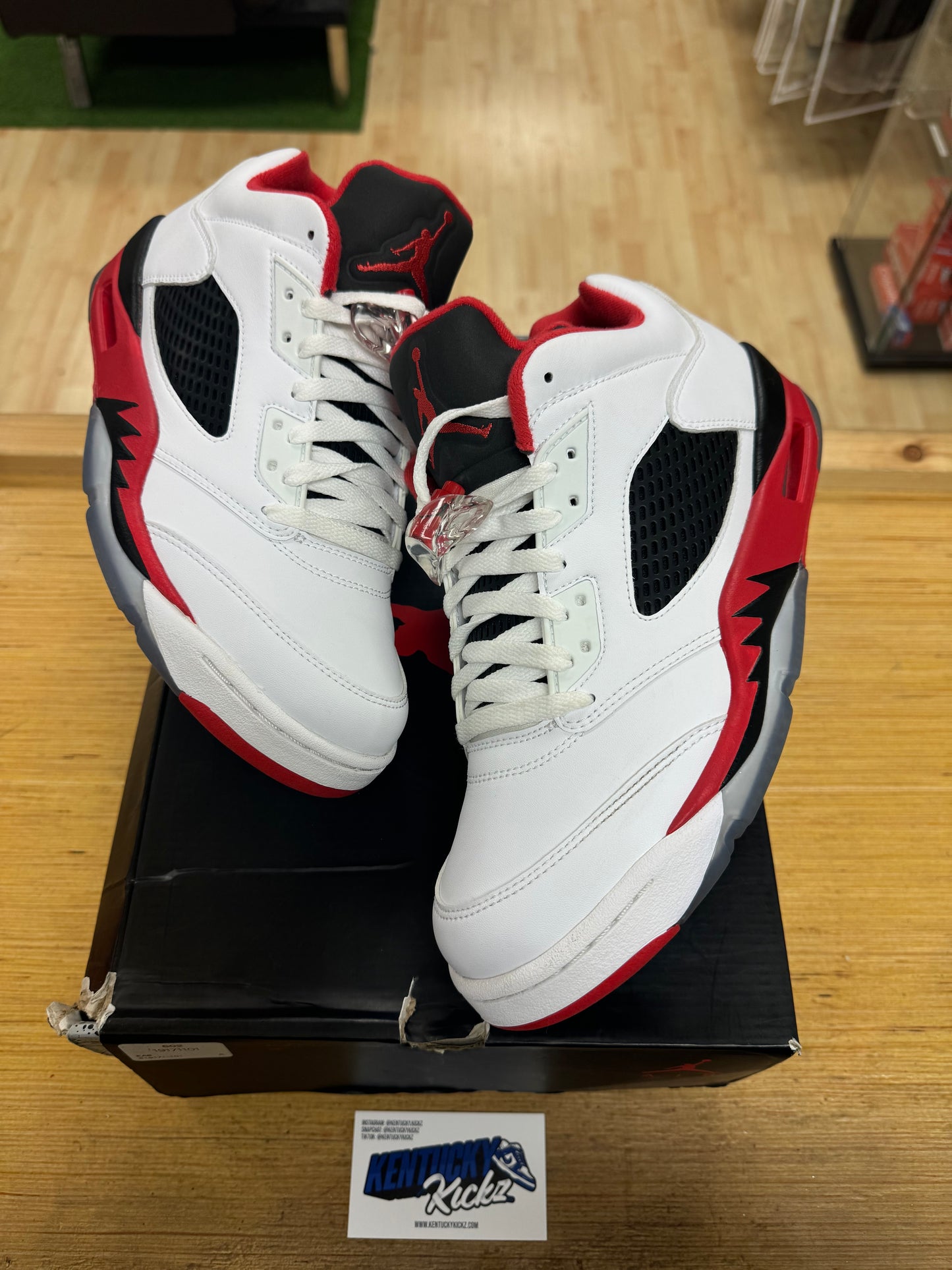 Jordan 5 Low “Fire Red” 2016 (Sz 9.5)