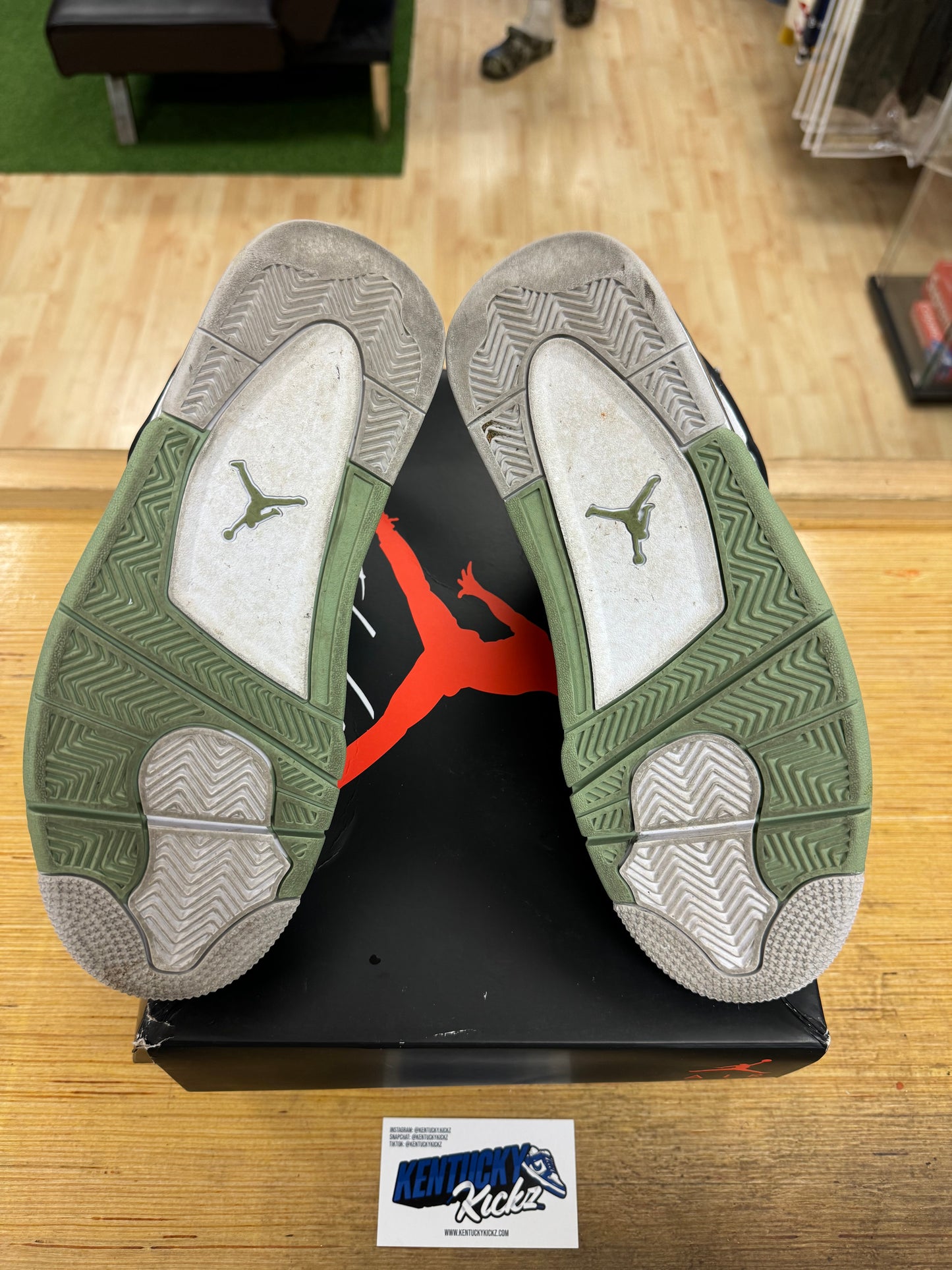 Jordan 4 Retro “SeaFoam” (Sz 9W)