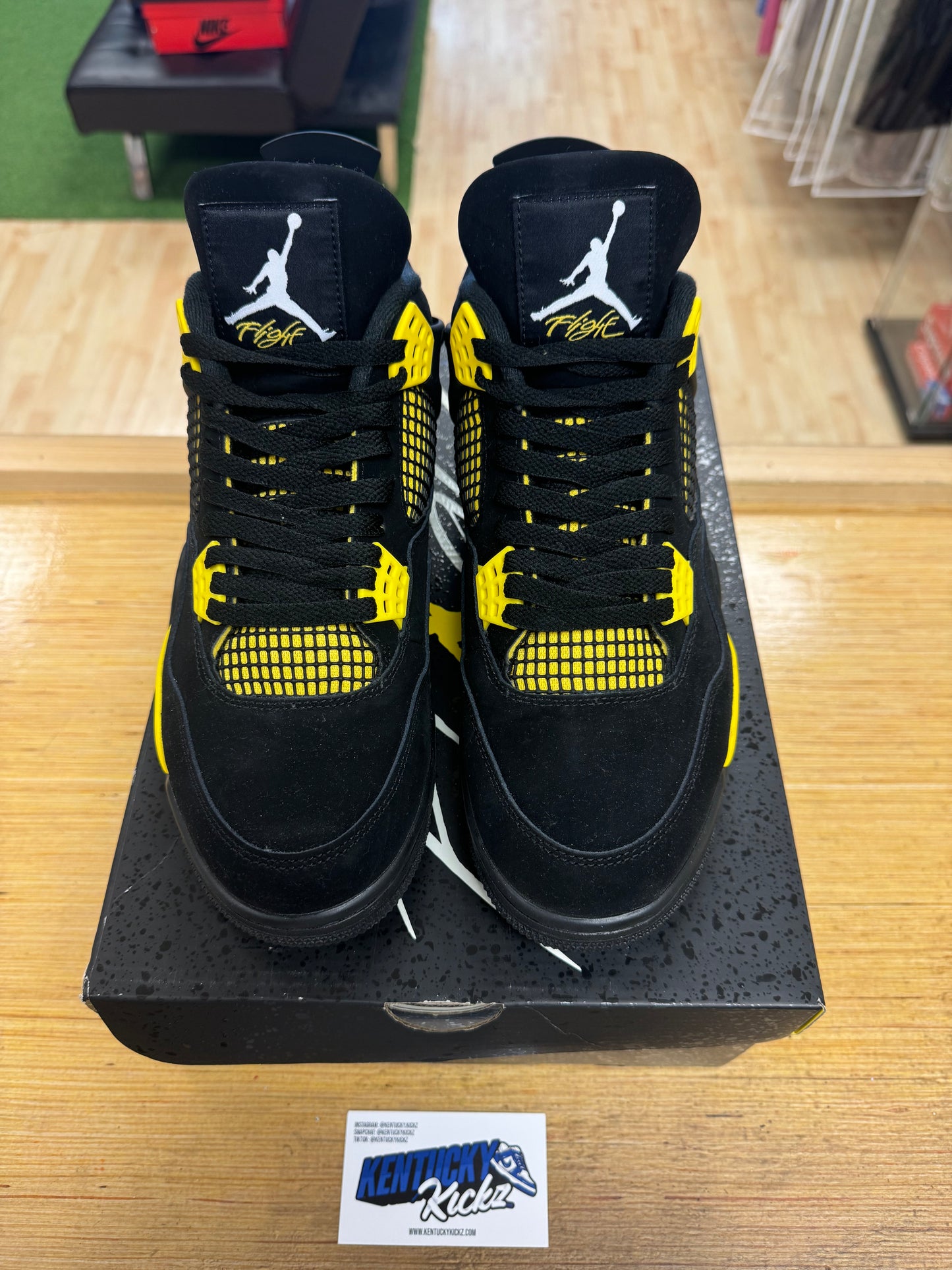 Jordan 4 Retro “Thunder” 2023 (Sz 10.5)