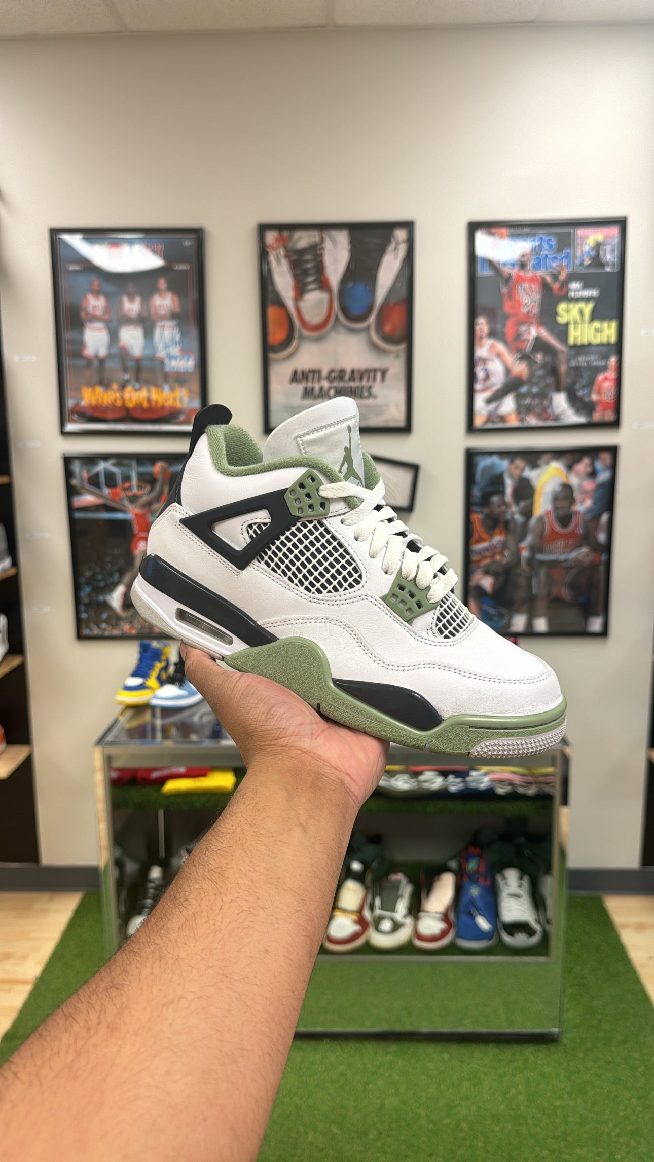 Jordan 4 Retro “SeaFoam” (Sz 9W)