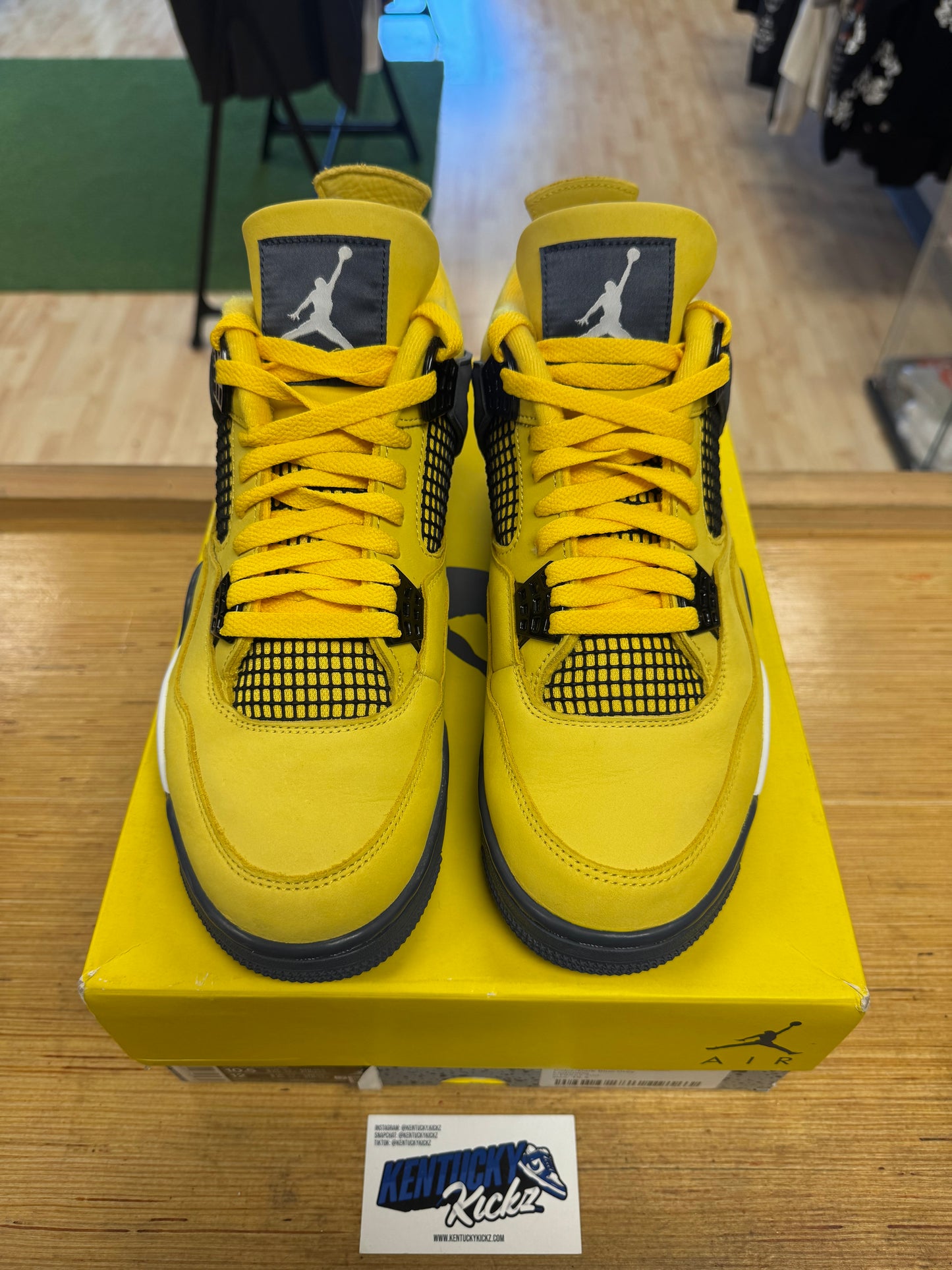 Jordan 4 Retro “Lightning” 2021 (Sz 10.5)