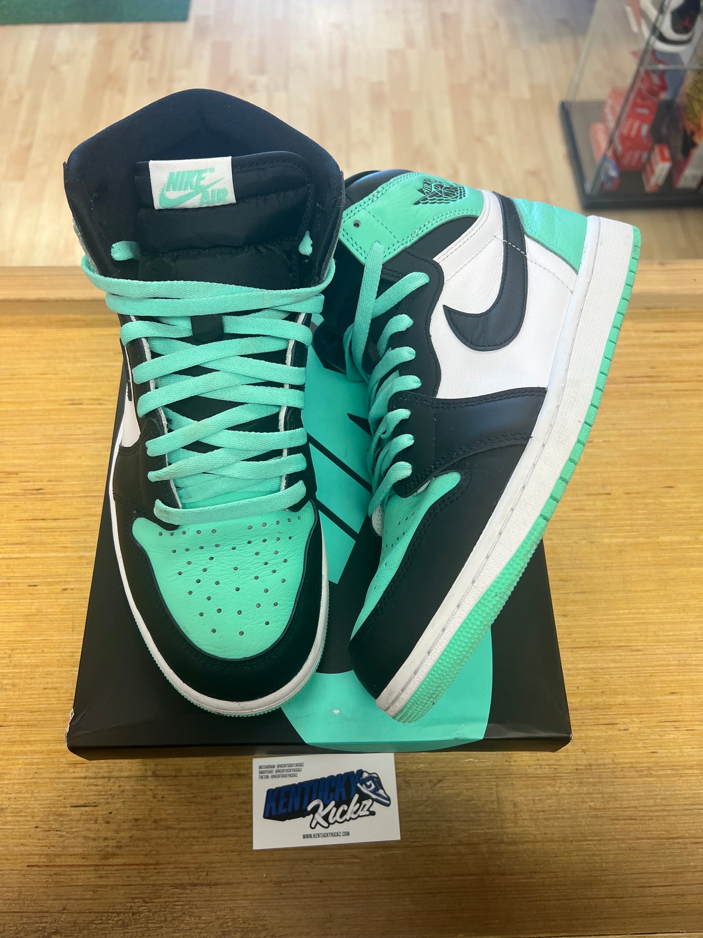 Jordan 1 Retro “Green Glow” (Sz 10) (USED)