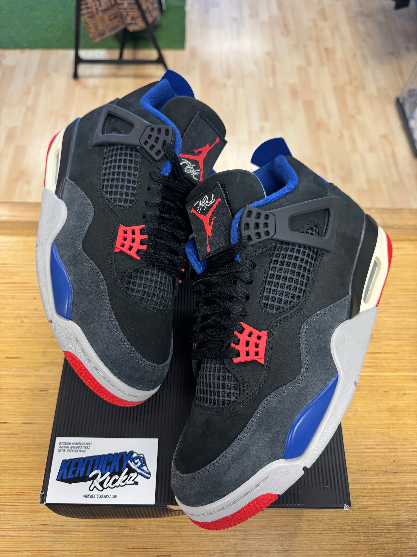 Jordan 4 Retro “Rare Air” (Sz 10.5)