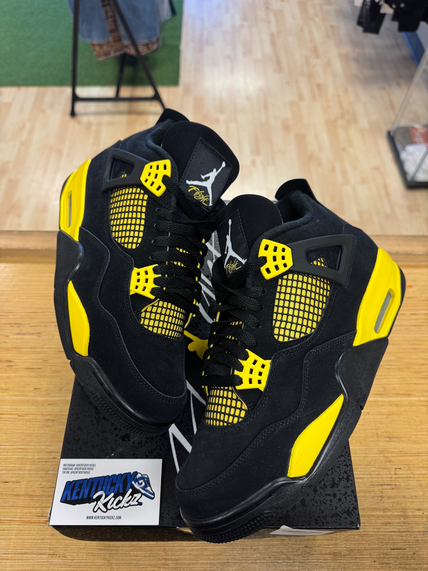 Jordan 4 Retro “Thunder” (Sz 10)