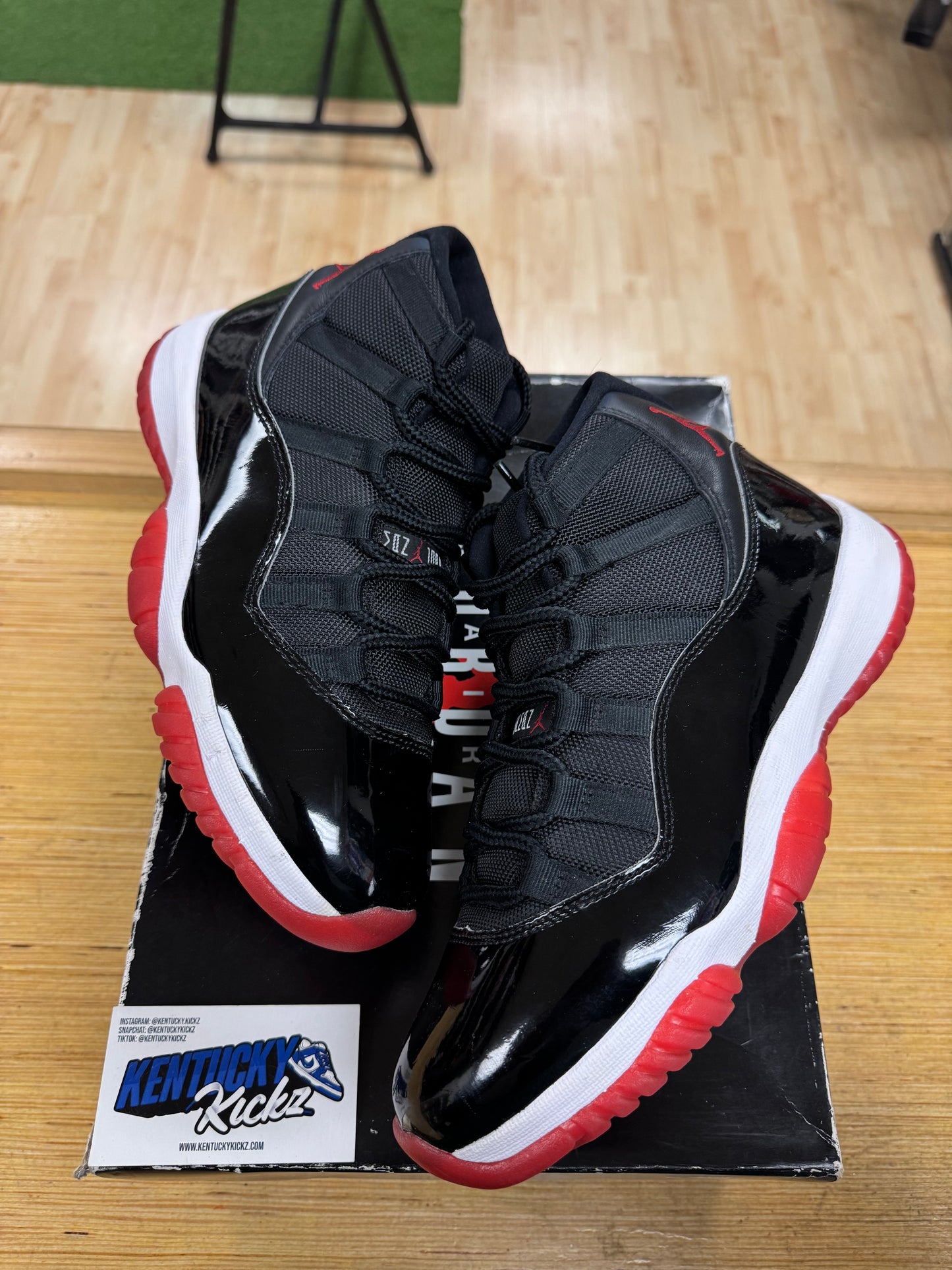 Jordan 11 Retro “Playoffs Bred” 2019 (Sz 8)