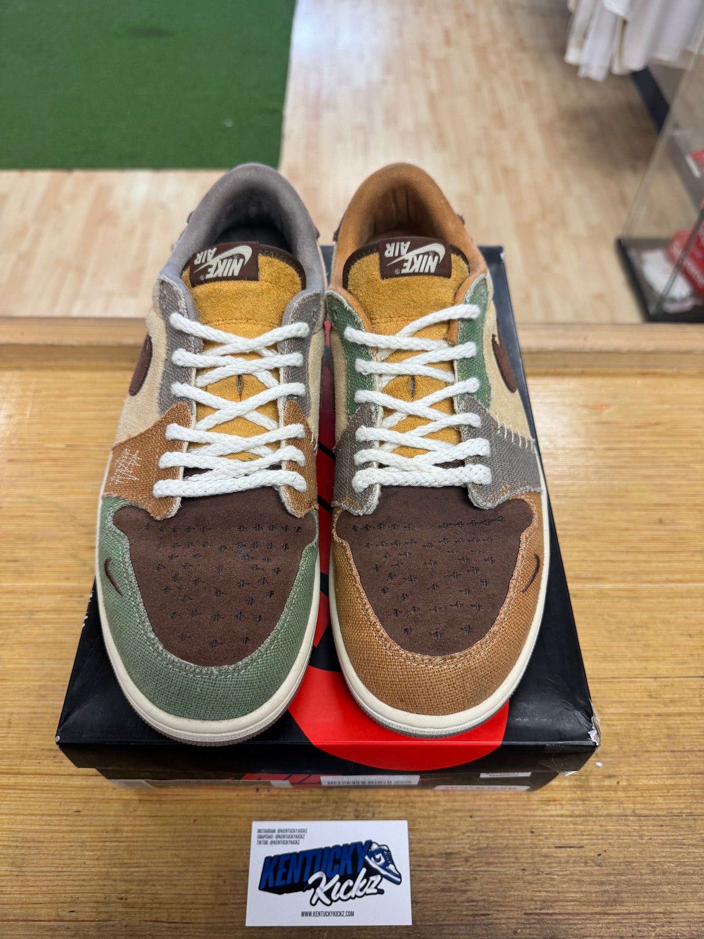 Jordan 1 Retro Low OG “Zion Williamson voodoo” (Sz 11.5)