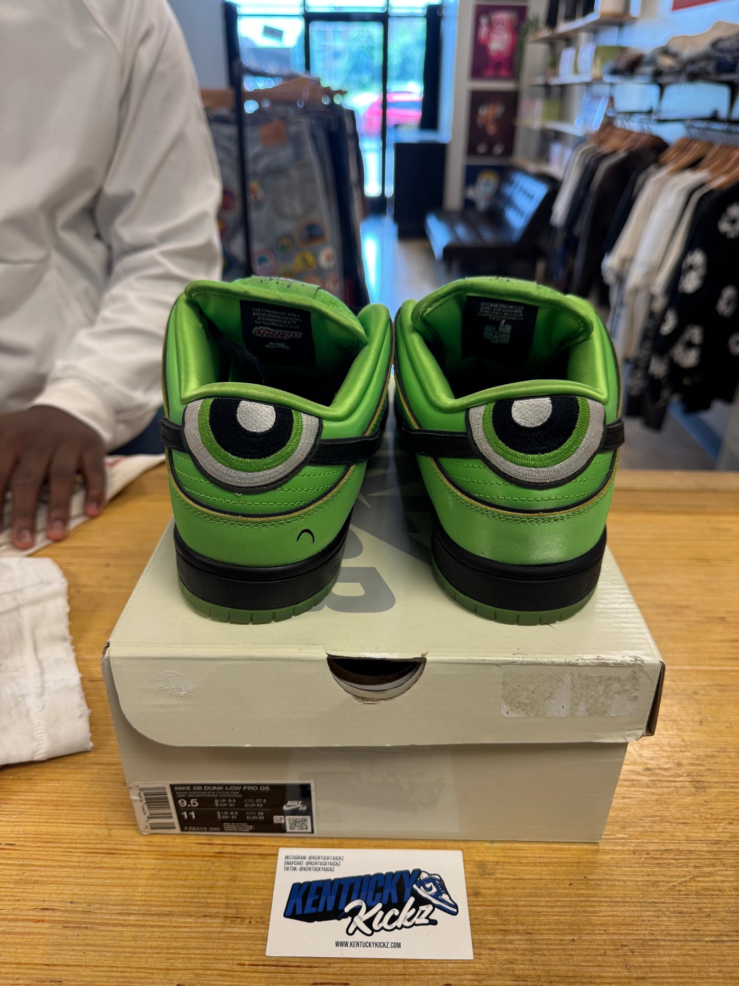 SB Dunk Low “The Powerpuff Girls Buttercup” (Sz 9.5)