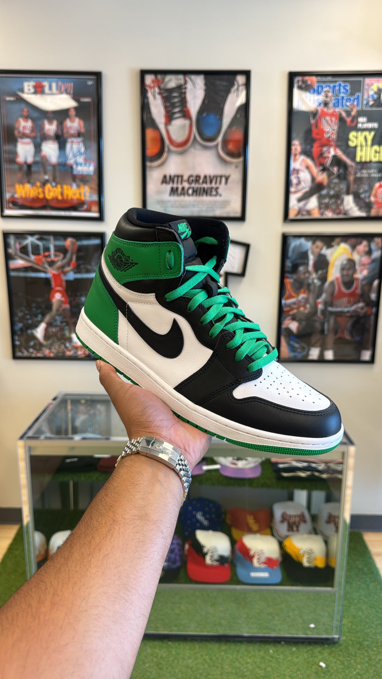 Jordan 1 Retro “Lucky Green” (Sz 11)