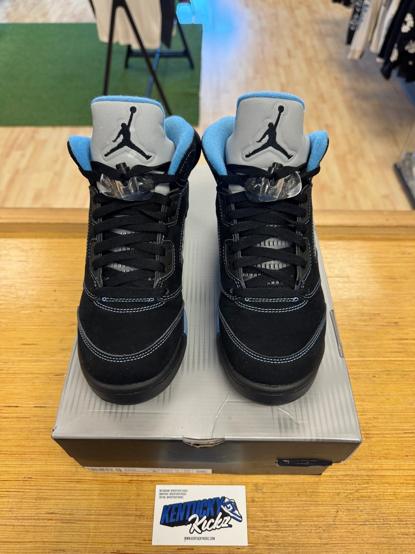 Jordan 5 Retro “Black University Blue” 2026 (Sz 6Y)