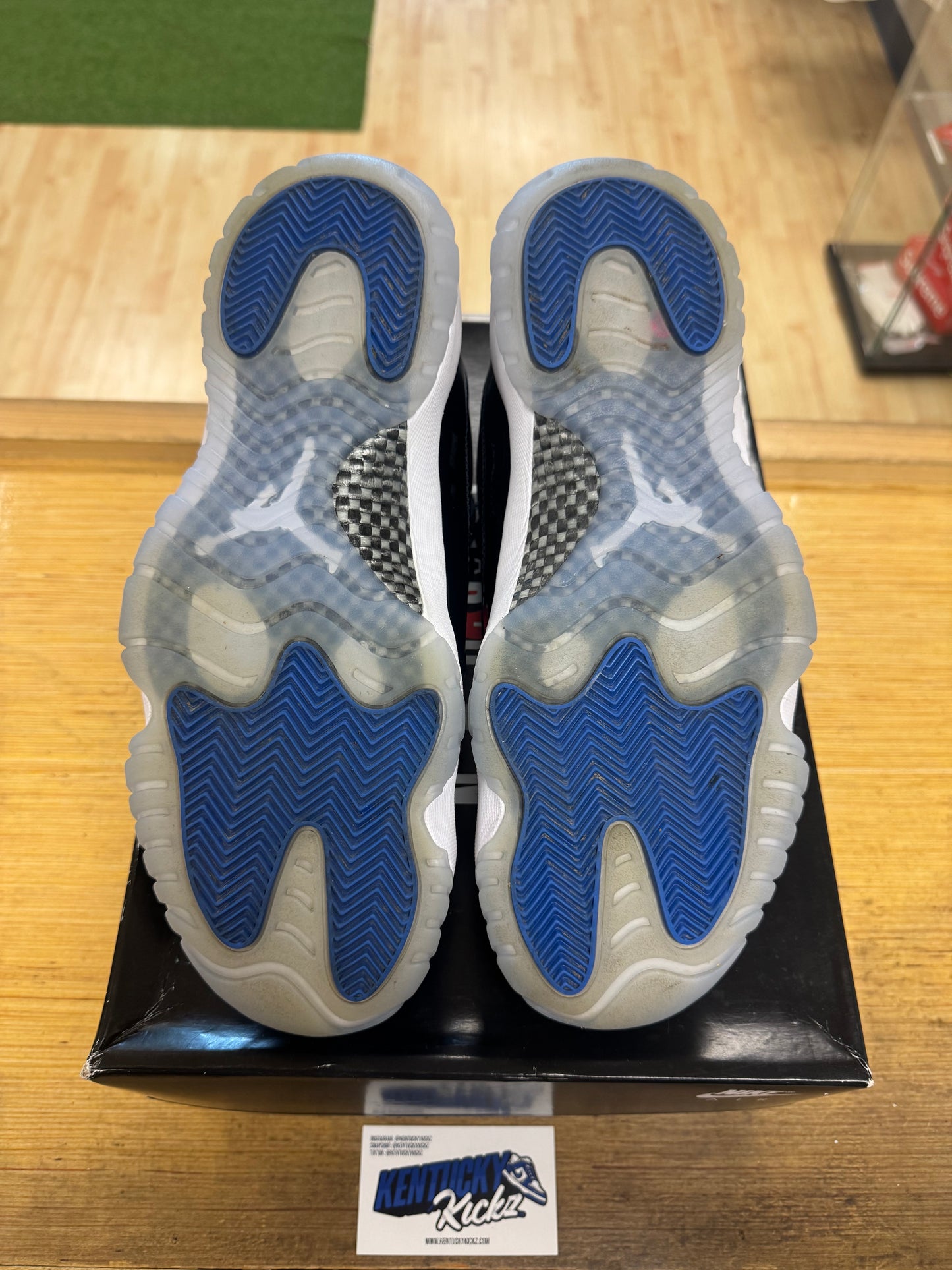 Jordan 11 Low “Space Jam” (Sz 12)