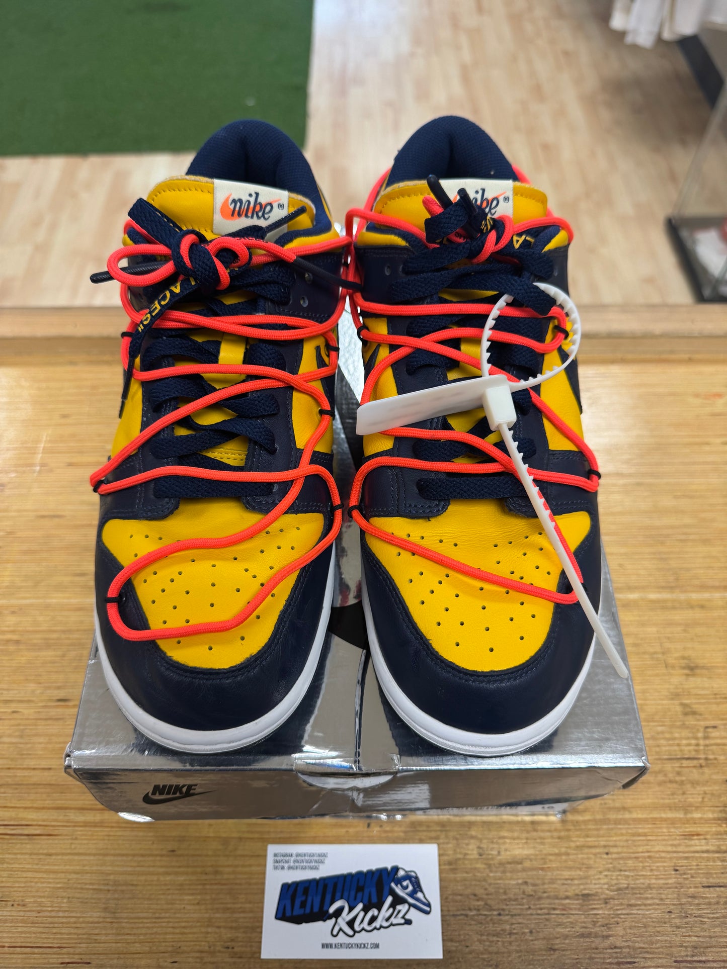 Dunk Low “Off-White University Gold”