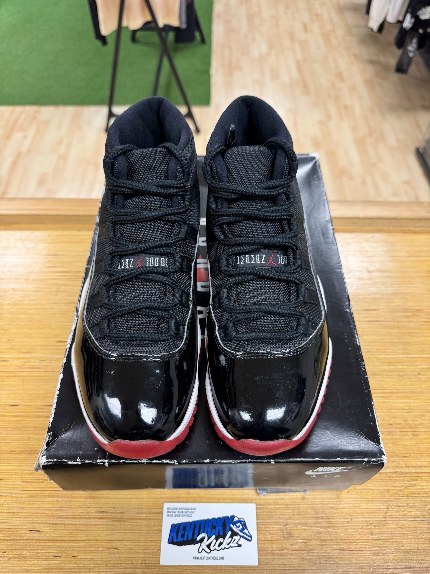 Jordan 11 Retro “Playoffs Bred” 2019 (Sz 8)