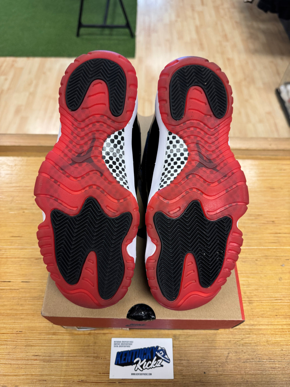 Jordan 11 Retro “Playoffs Bred” 2019 (Sz 8.5)