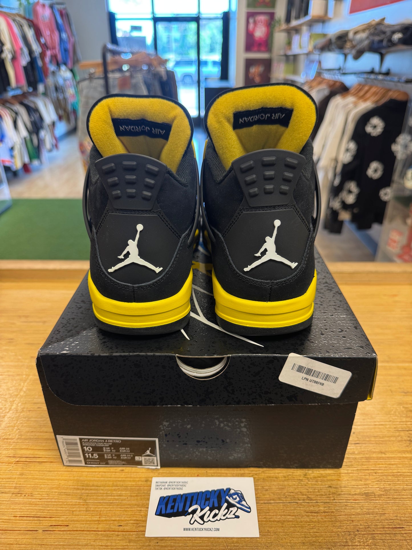 Jordan 4 Retro “Thunder” (Sz 10)