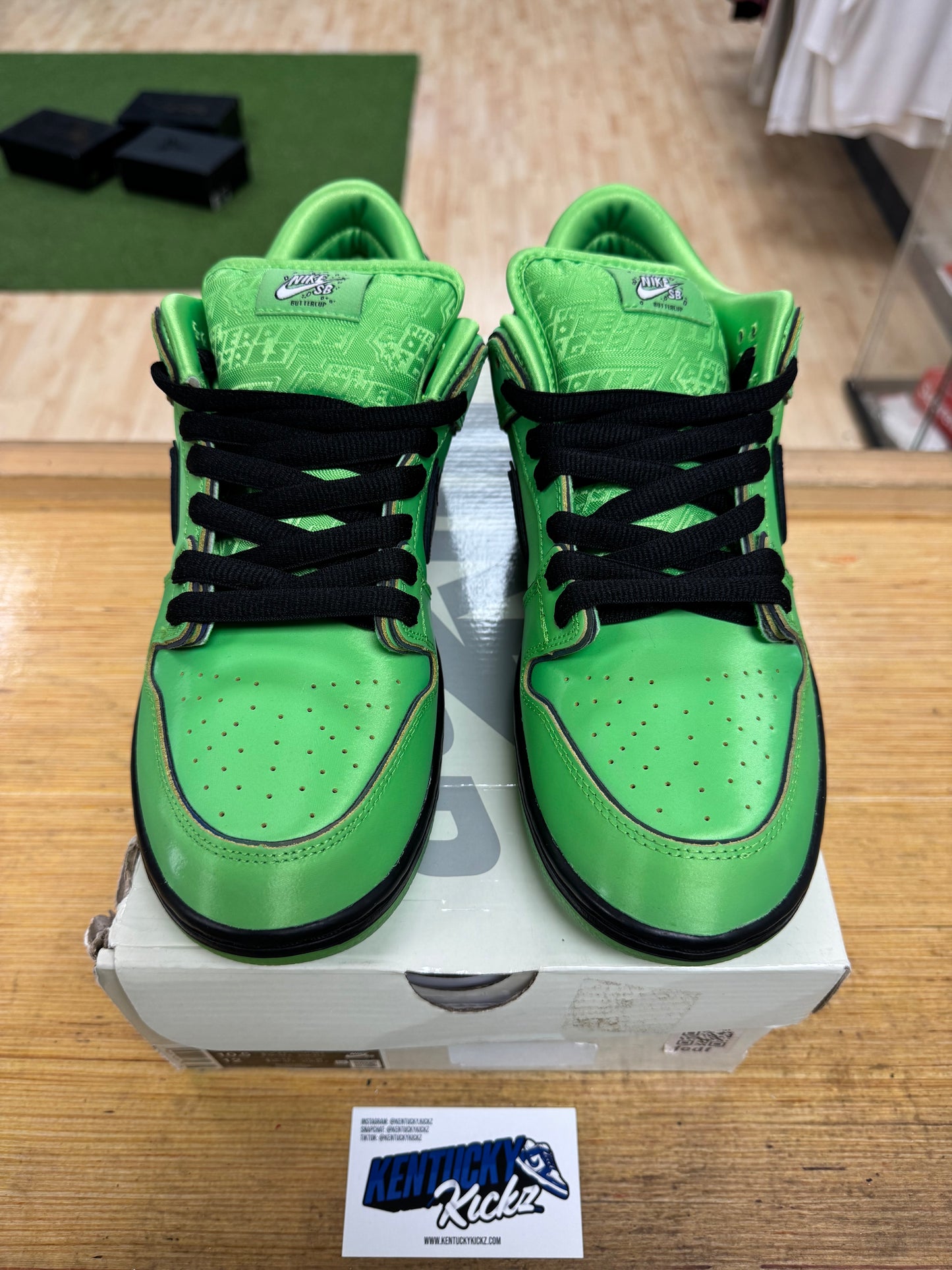 SB Dunk Low “The Powerpuff Girls Buttercup” (Sz 10.5)