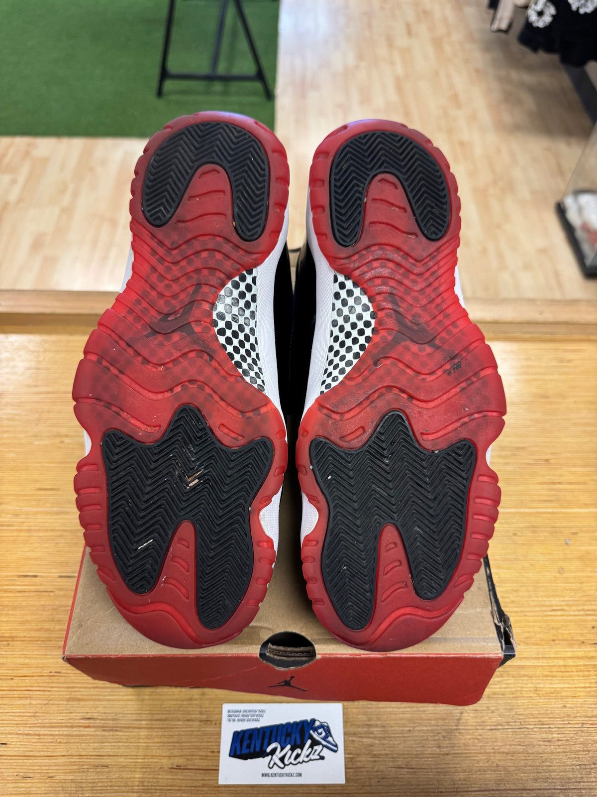 Jordan 11 Retro “Playoffs Bred” 2019 (Sz 11.5)