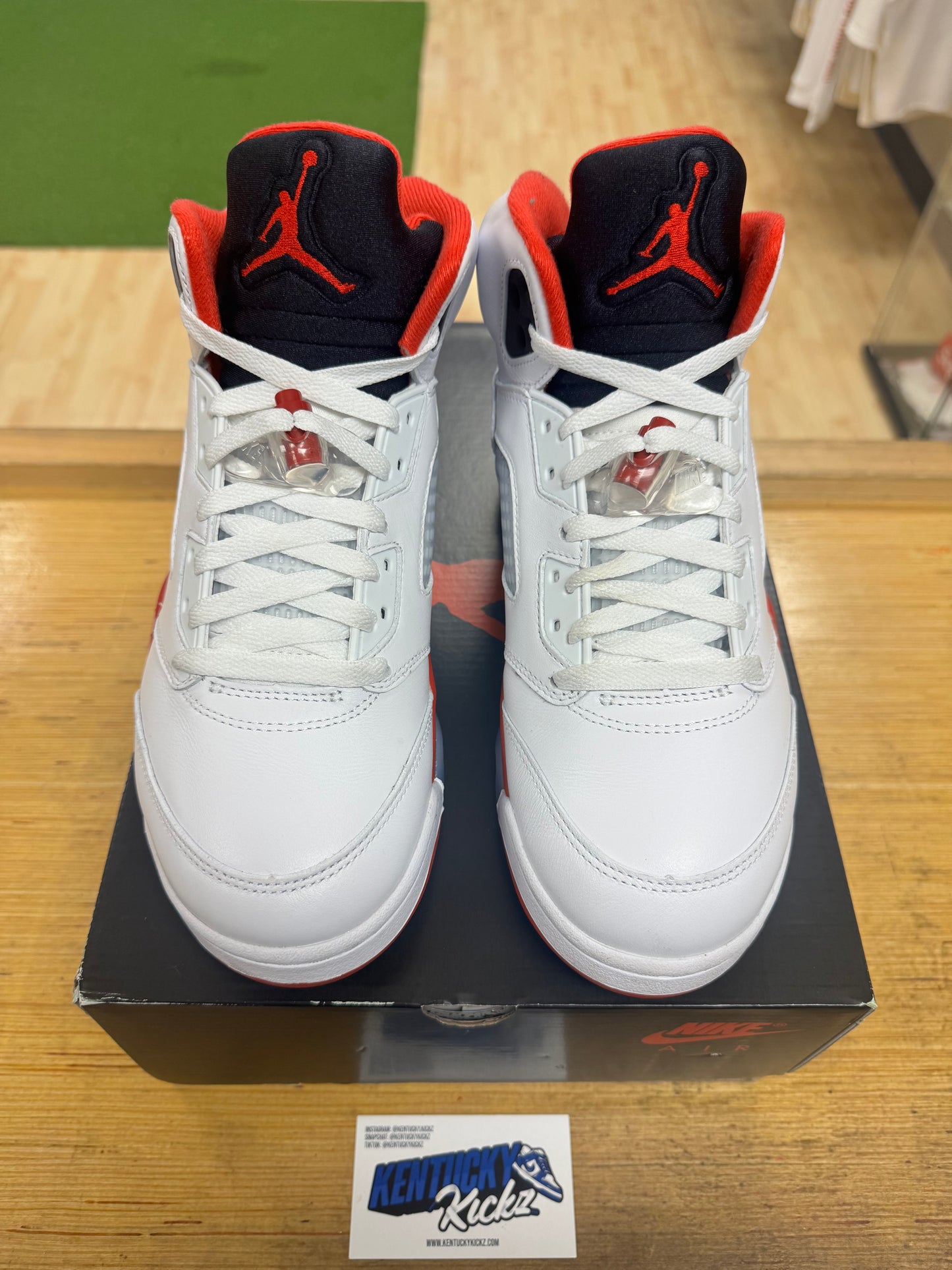 Jordan 5 Retro “Fire Red Black Tongue” 2025 (Sz 8.5)