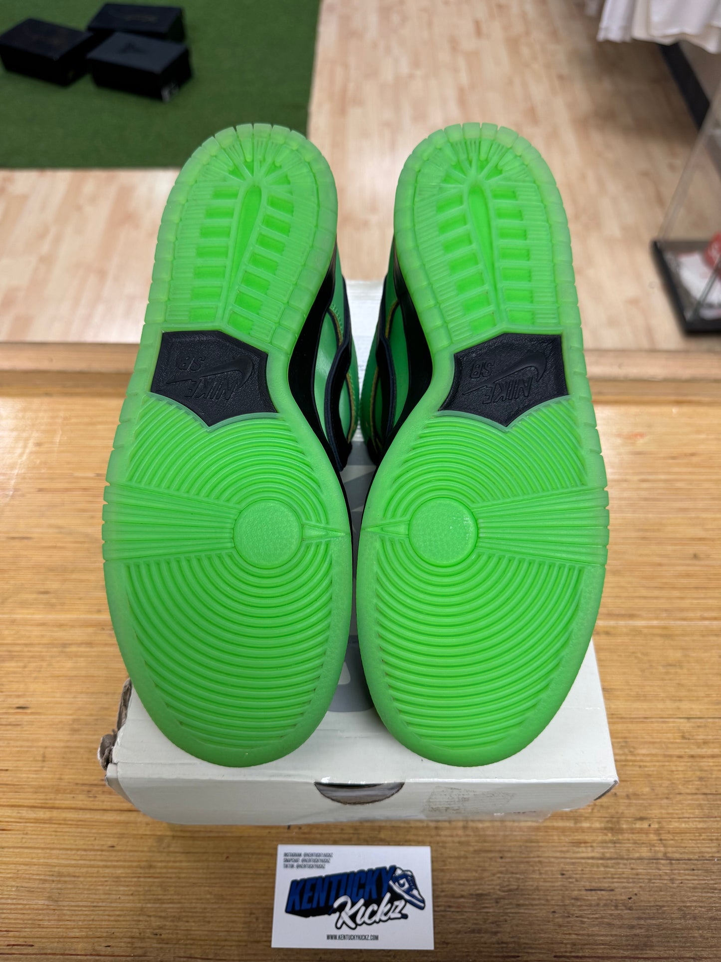 SB Dunk Low “The Powerpuff Girls Buttercup” (Sz 10.5)